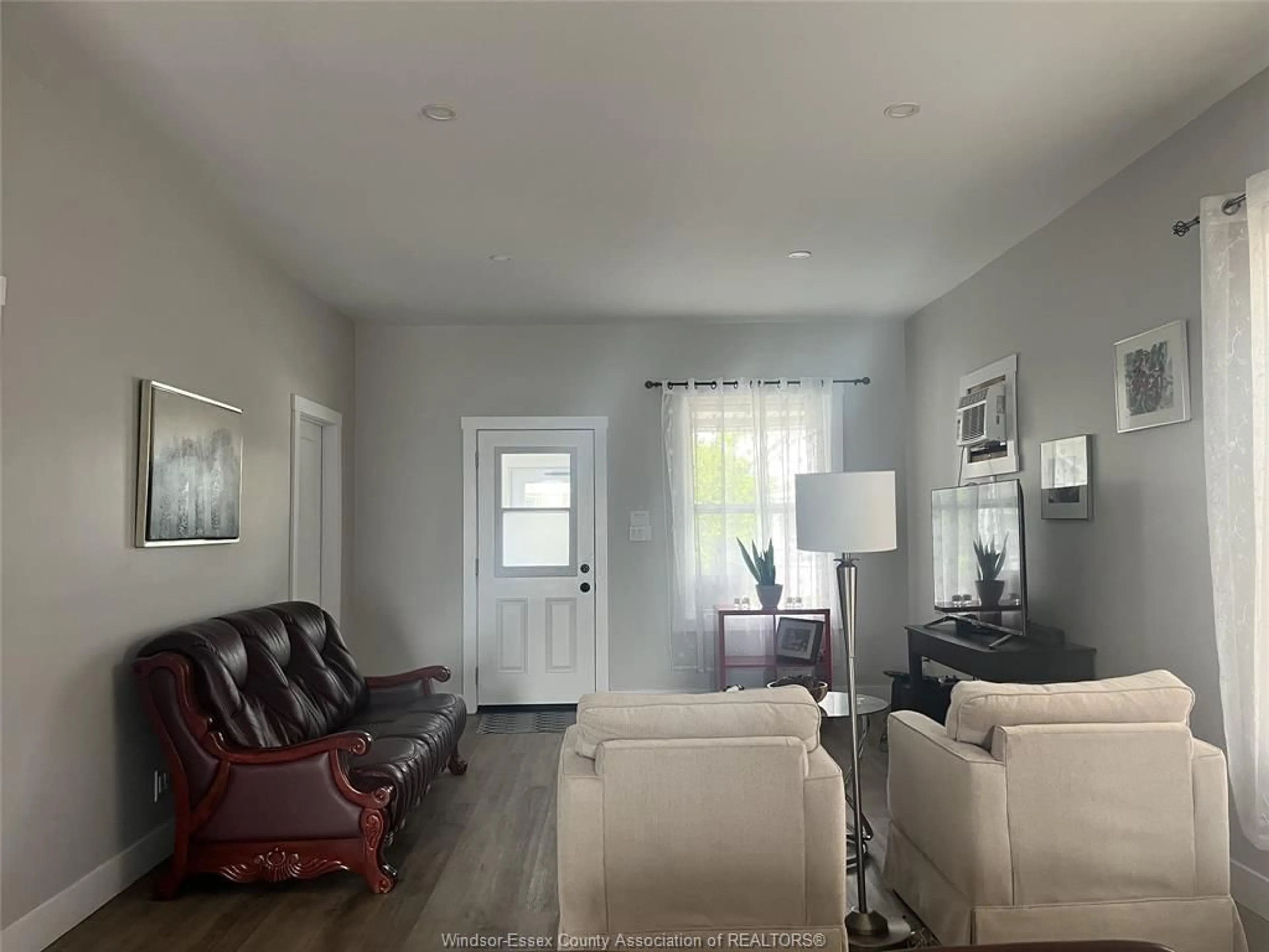 Living room with furniture, unknown for 421 Josephine, Windsor Ontario N9B 2K9