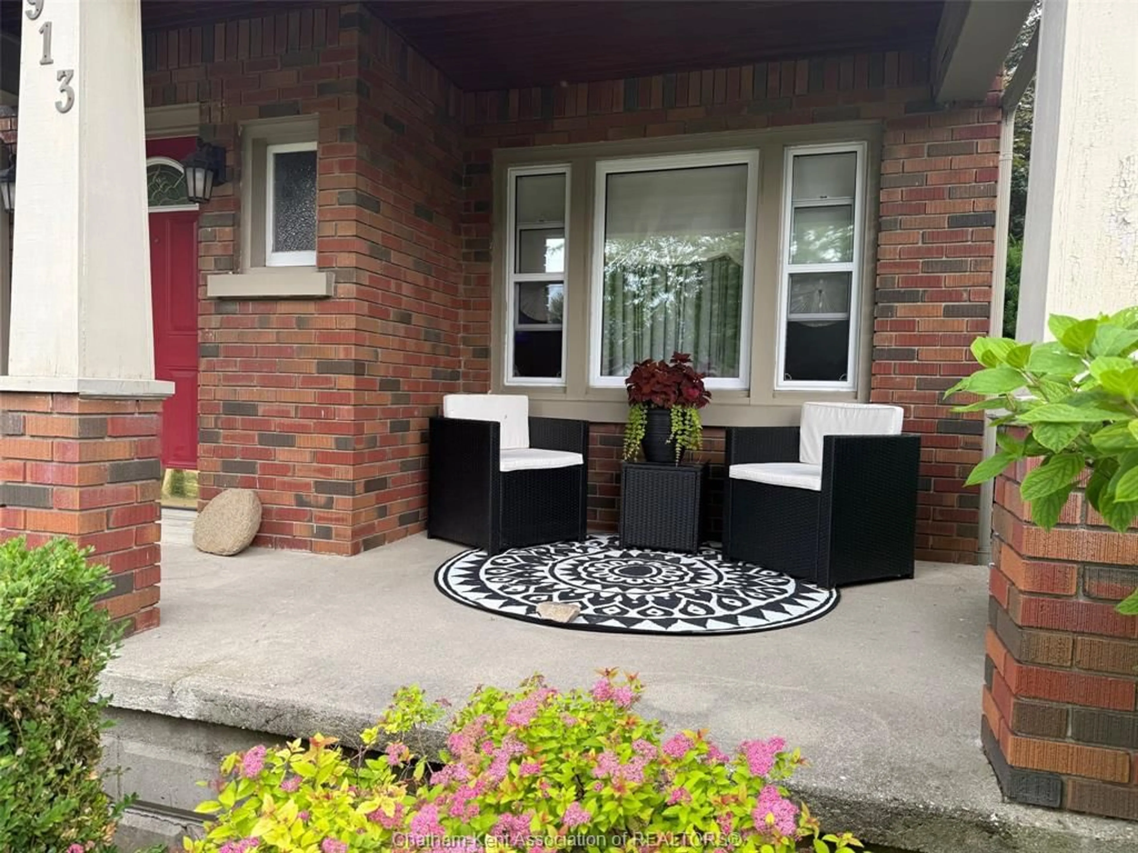 Patio, street for 913 North St, Dresden Ontario N0P 1M0