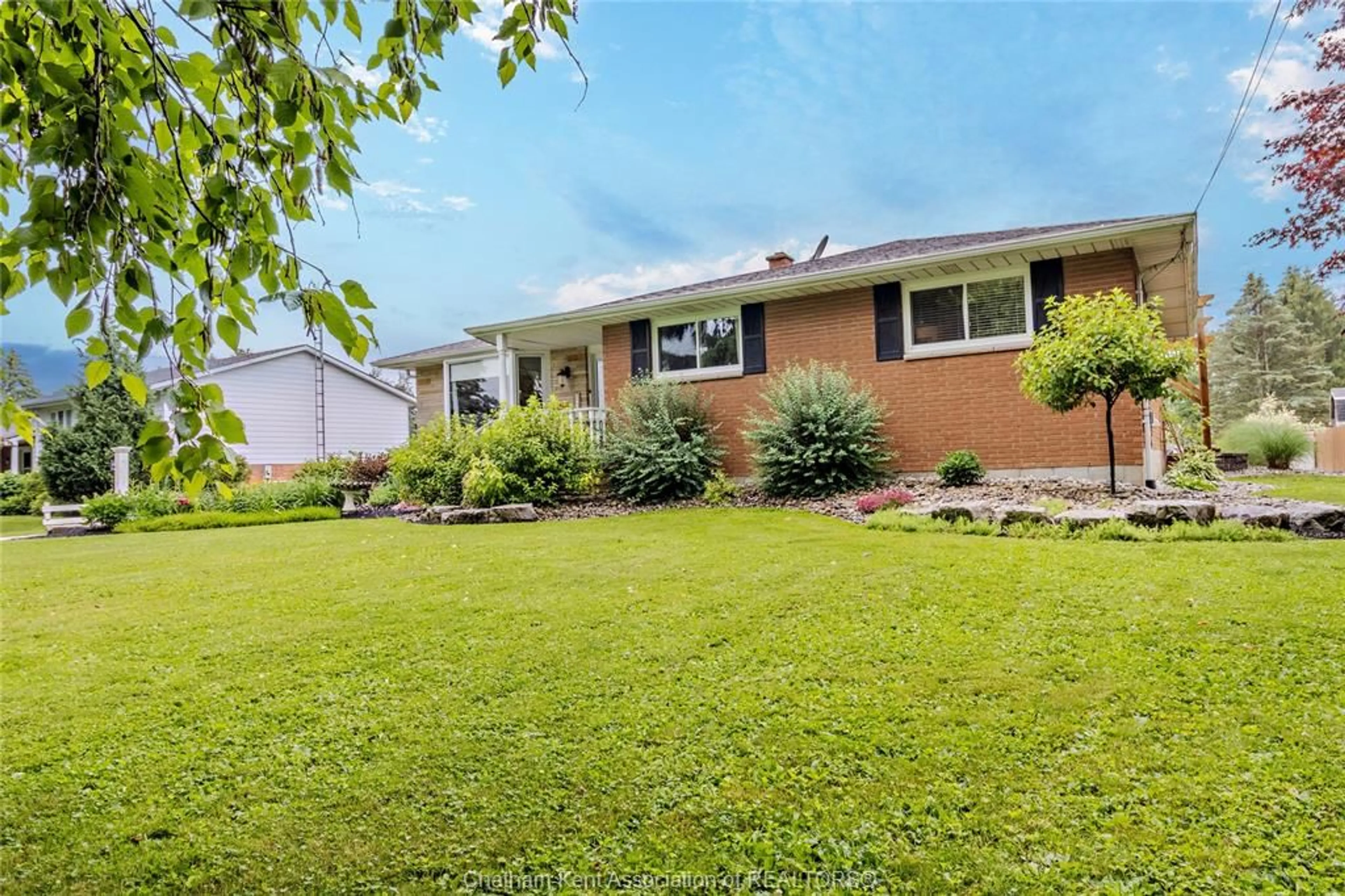 Home with brick exterior material, street for 424 Gregory Dr, Chatham Ontario N7M 5J7