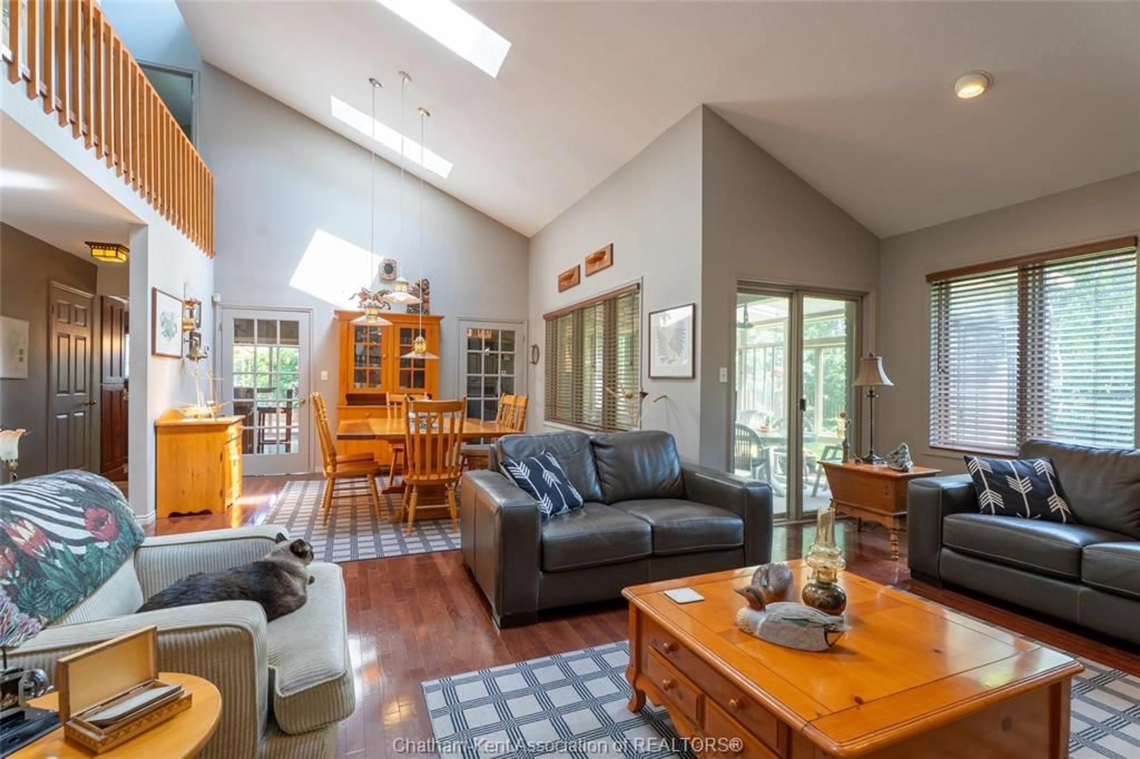 Living room with furniture, unknown for 30 CRAMAR Cres, Chatham Ontario N7M 6G3