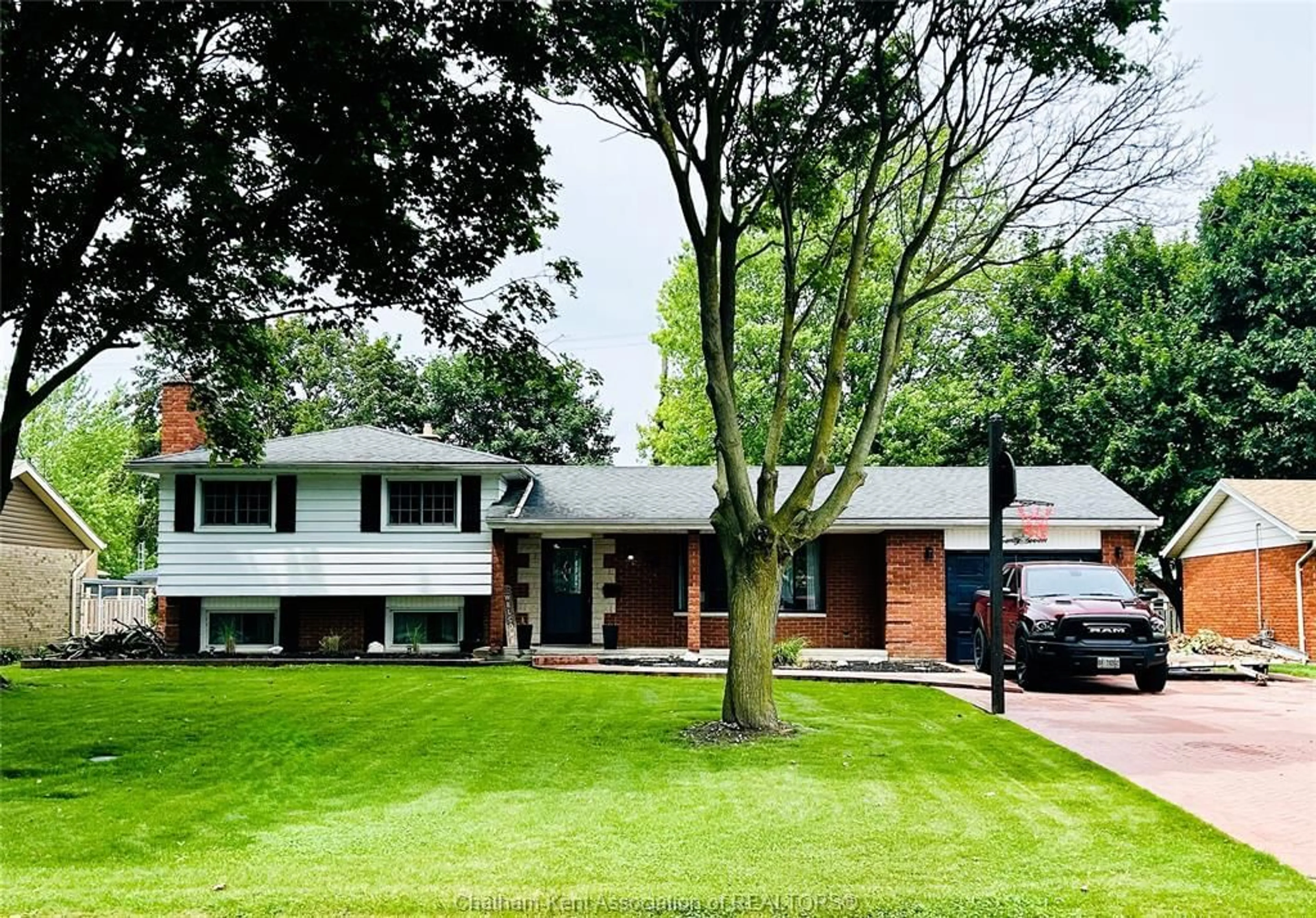 Home with brick exterior material, street for 27 Lillian St, Wallaceburg Ontario N8A 4W2