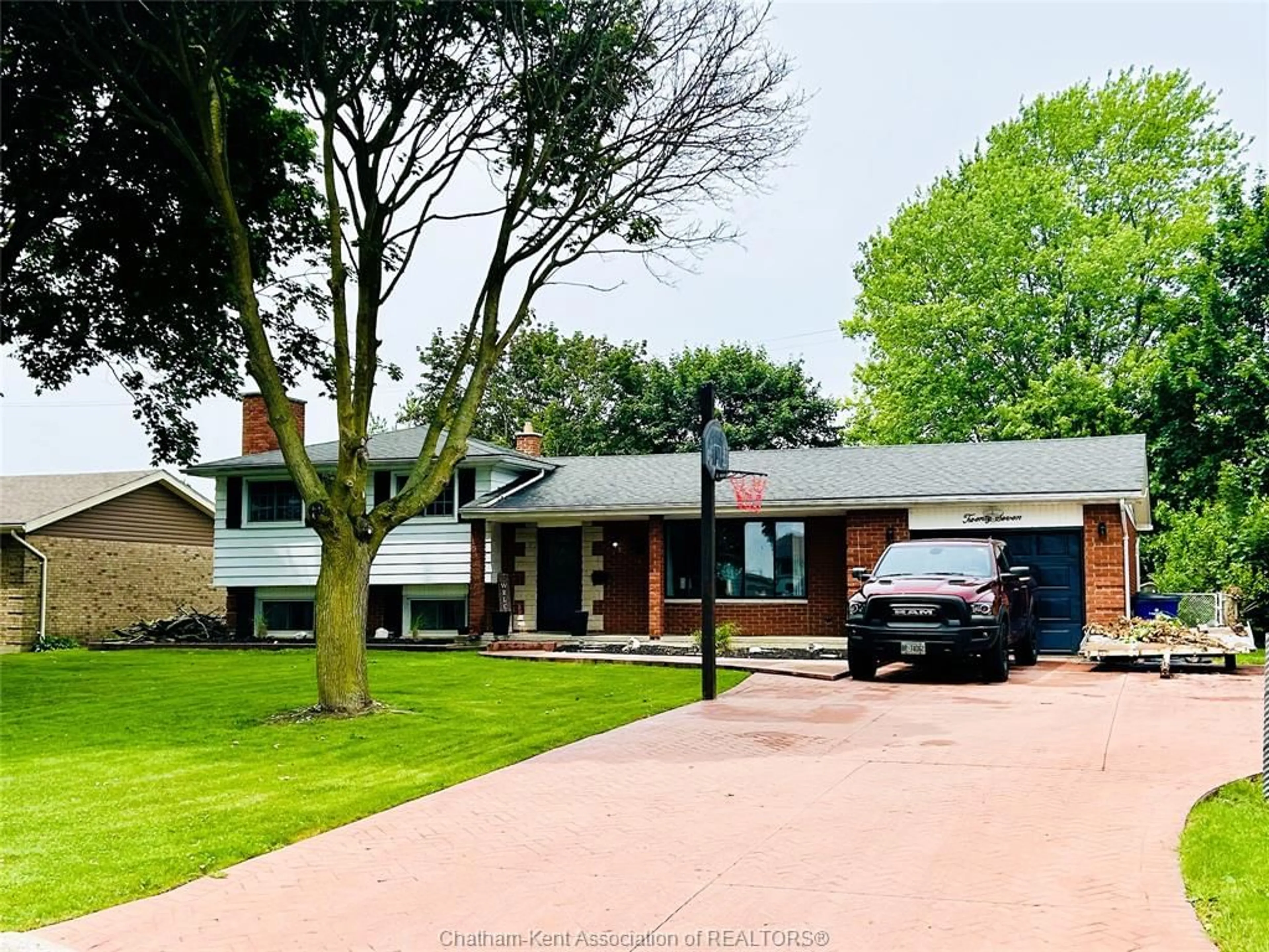Home with brick exterior material, street for 27 Lillian St, Wallaceburg Ontario N8A 4W2