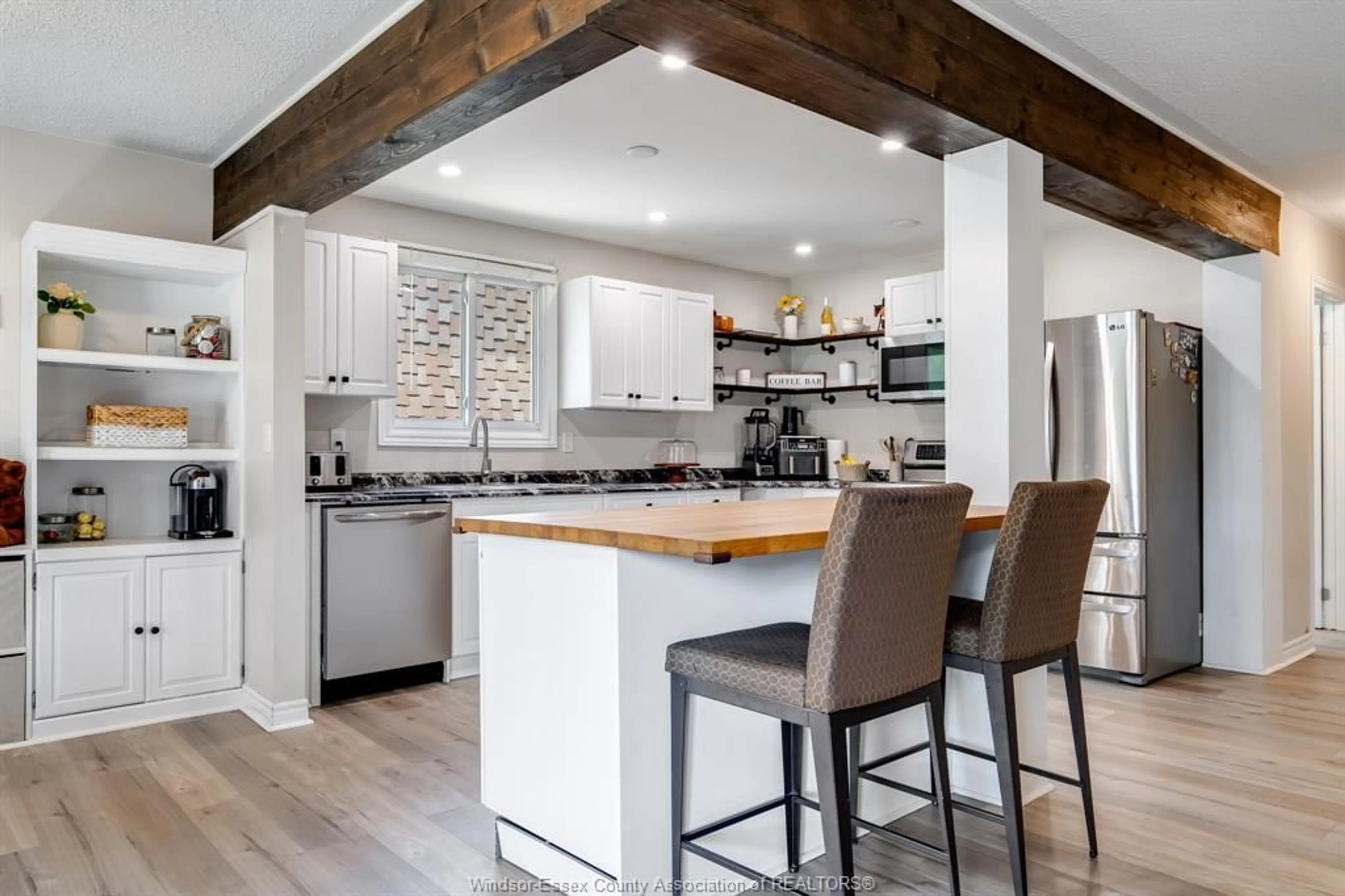 Open concept kitchen, wood/laminate floor for 186 ARTHUR St, Harrow Ontario N0R 1G0