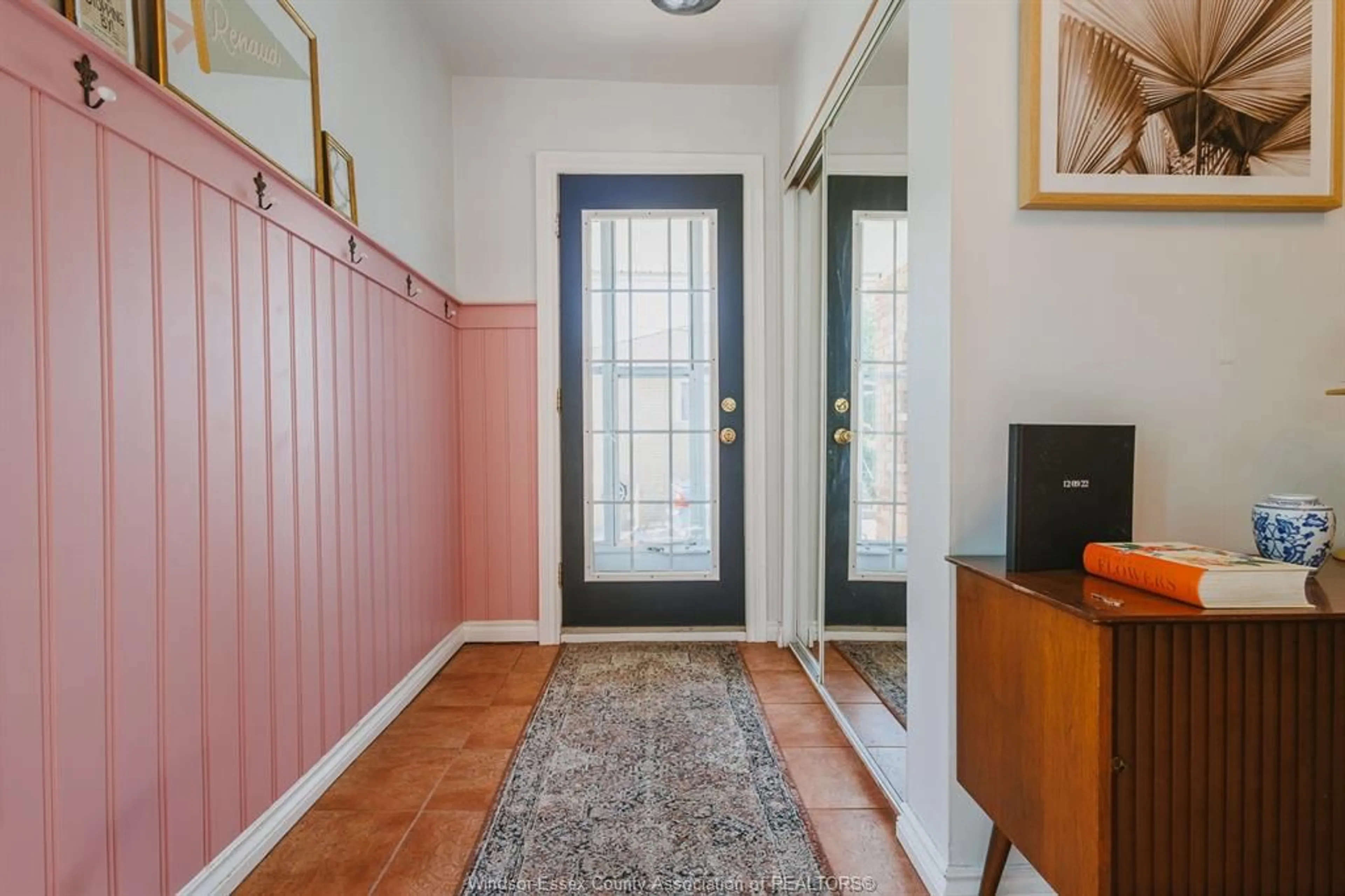 Indoor entryway for 1657 WESTMINSTER Blvd, Windsor Ontario N8T 1X2
