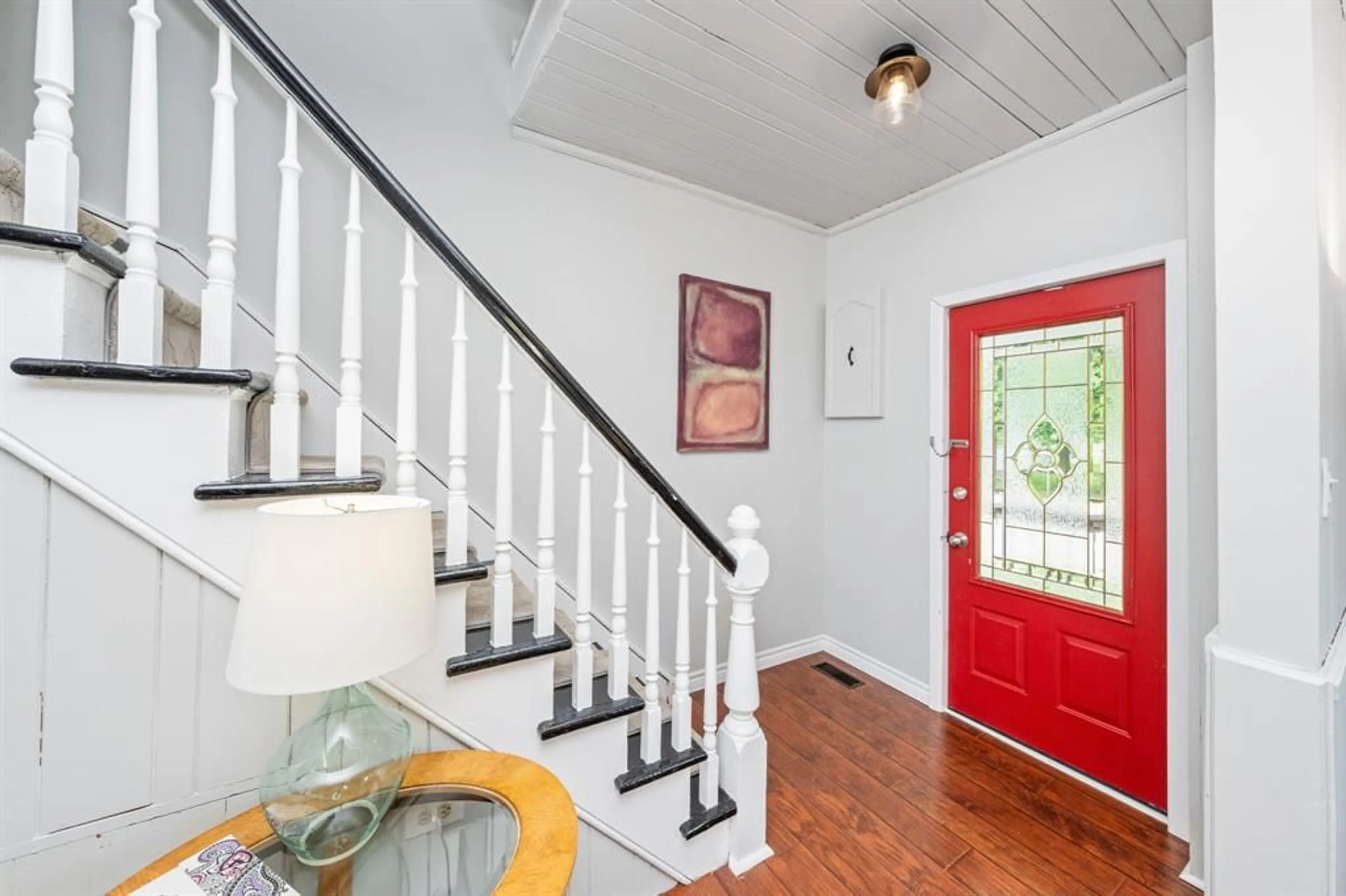 Indoor entryway for 409 First Ave, Petrolia Ontario N0N 1R0