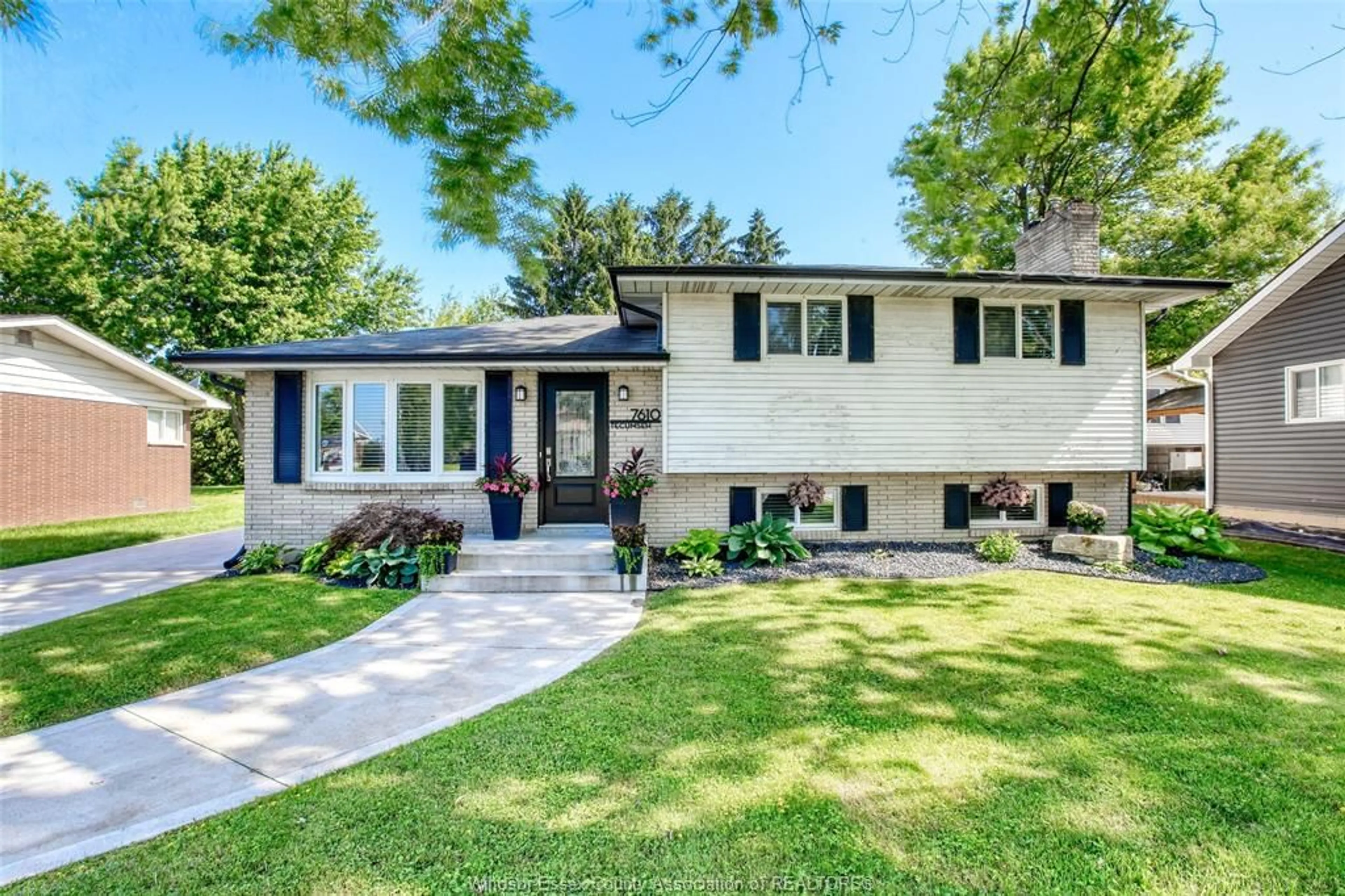 Home with vinyl exterior material, street for 7610 TECUMSEH, Stoney Point Ontario N0R 1N0