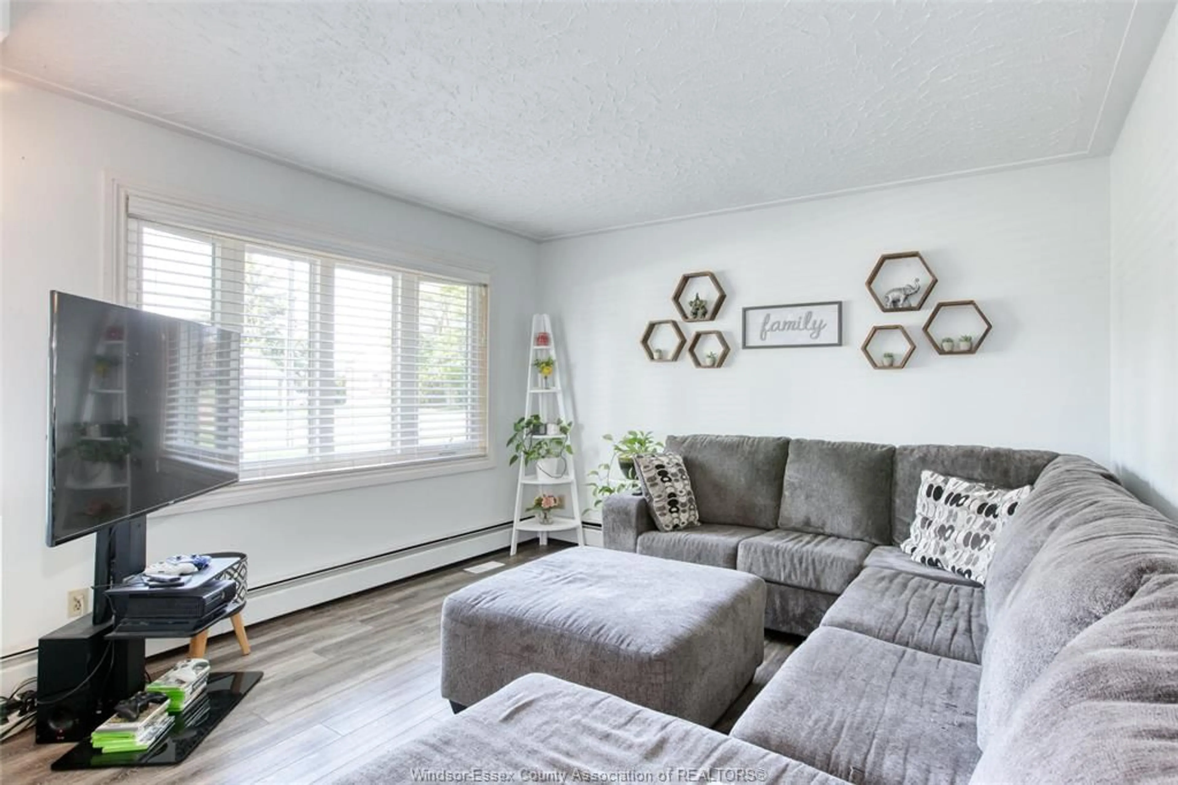 Living room with furniture, wood/laminate floor for 7610 TECUMSEH, Stoney Point Ontario N0R 1N0