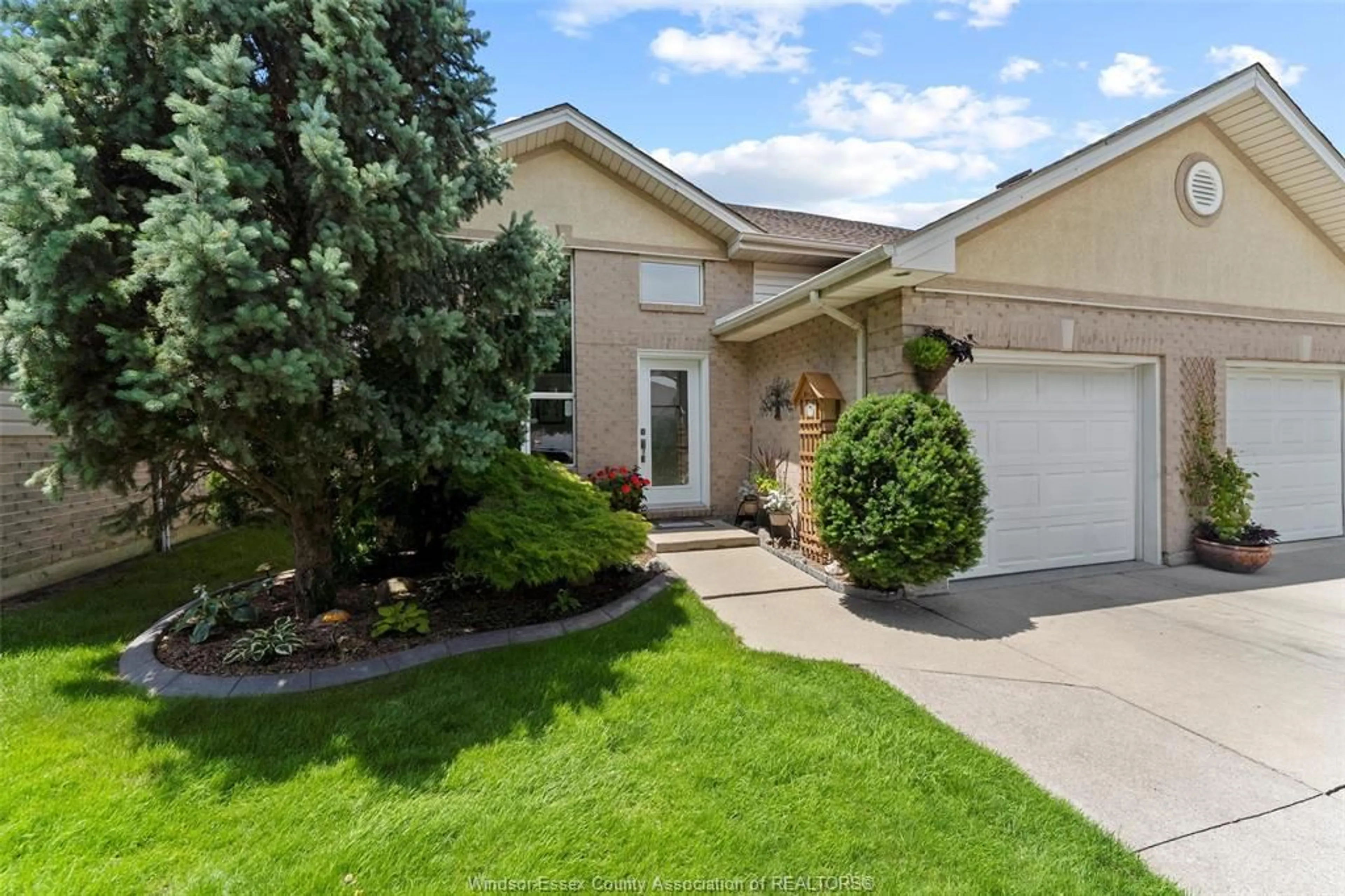 Unknown for 1739 CASTLEON Ave, Windsor Ontario N8P 1P5