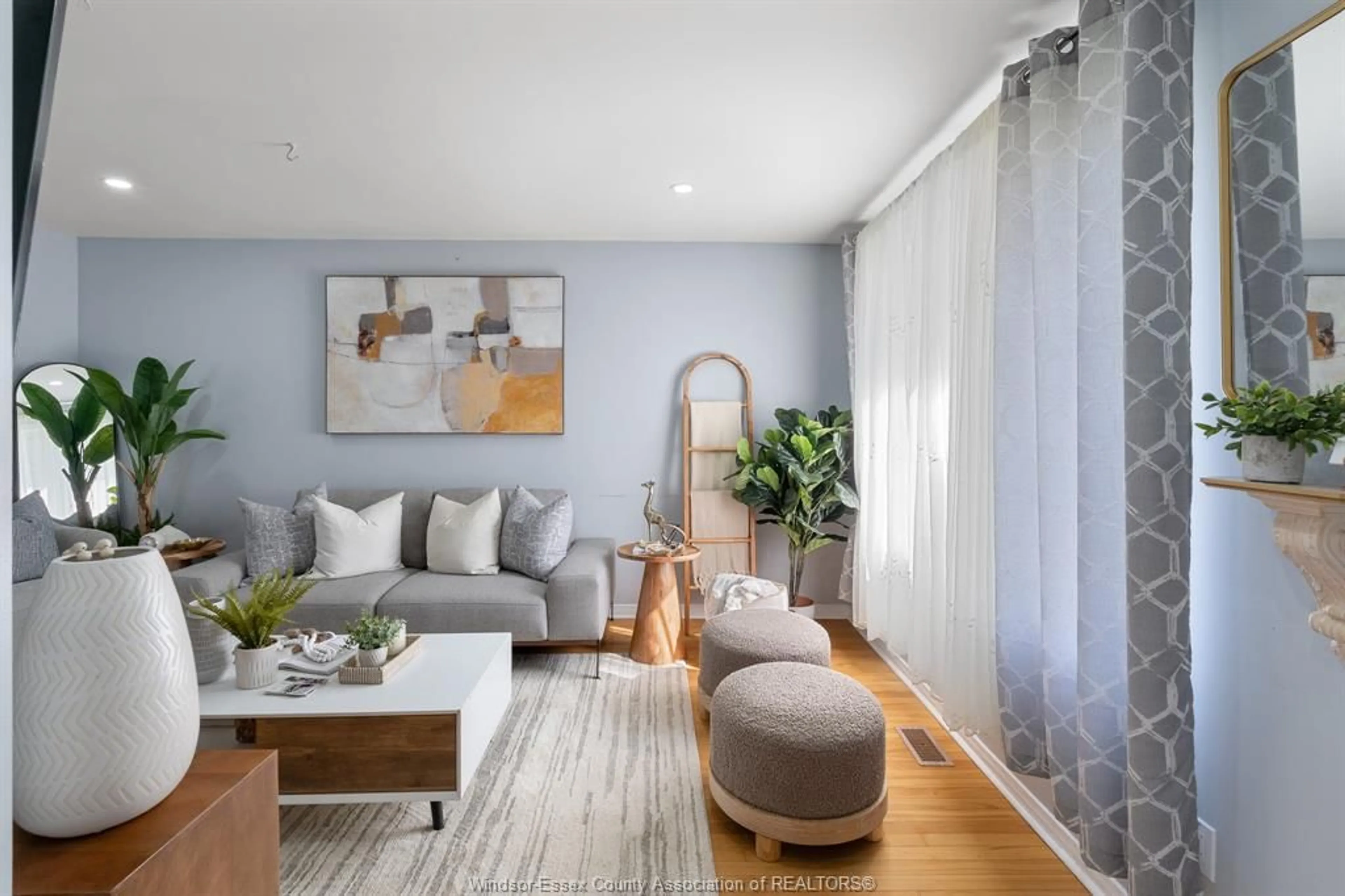 Living room with furniture, unknown for 2671 GEM AVENUE, Windsor Ontario N8W 5N8