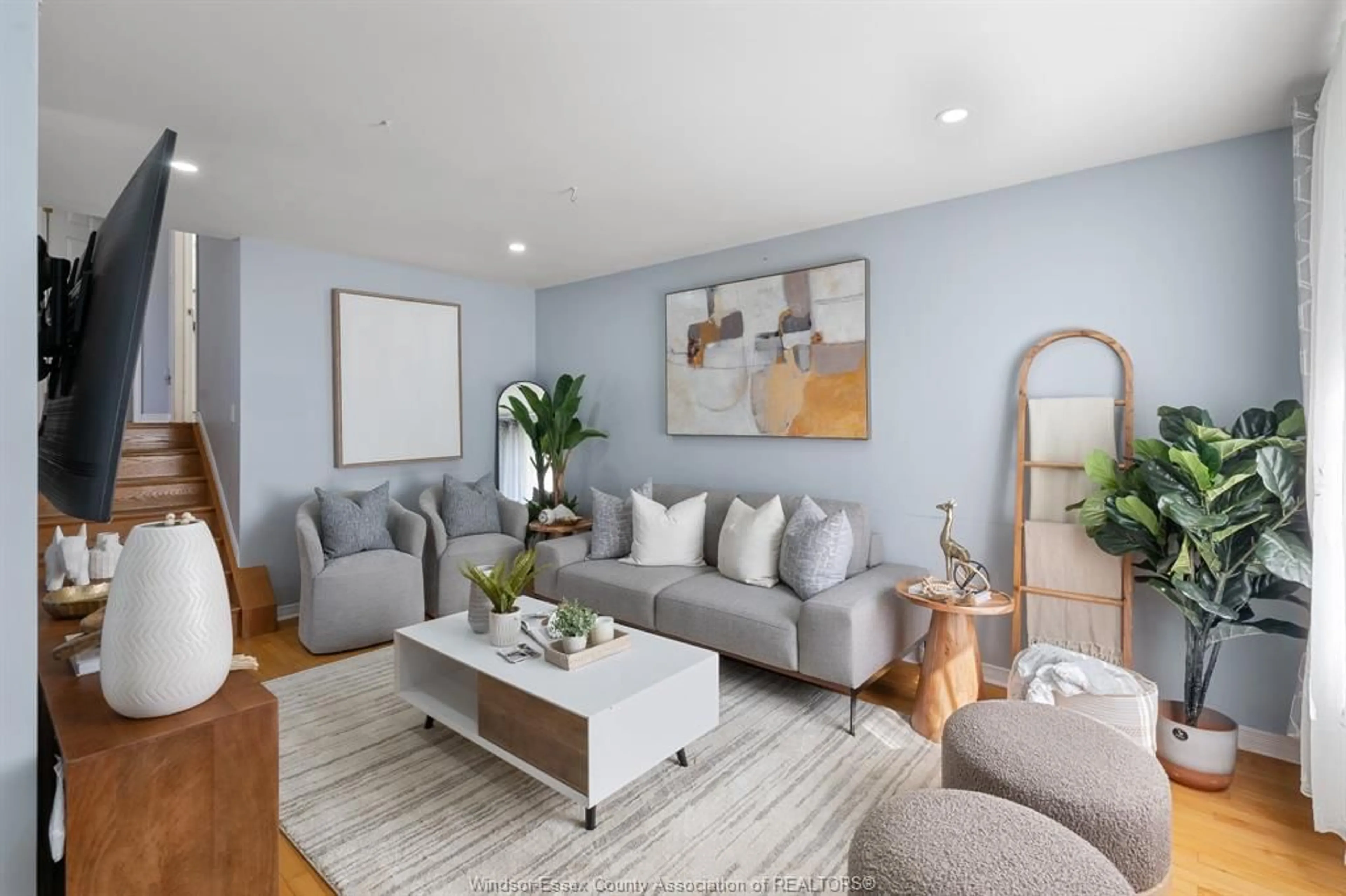 Living room with furniture, unknown for 2671 GEM AVENUE, Windsor Ontario N8W 5N8