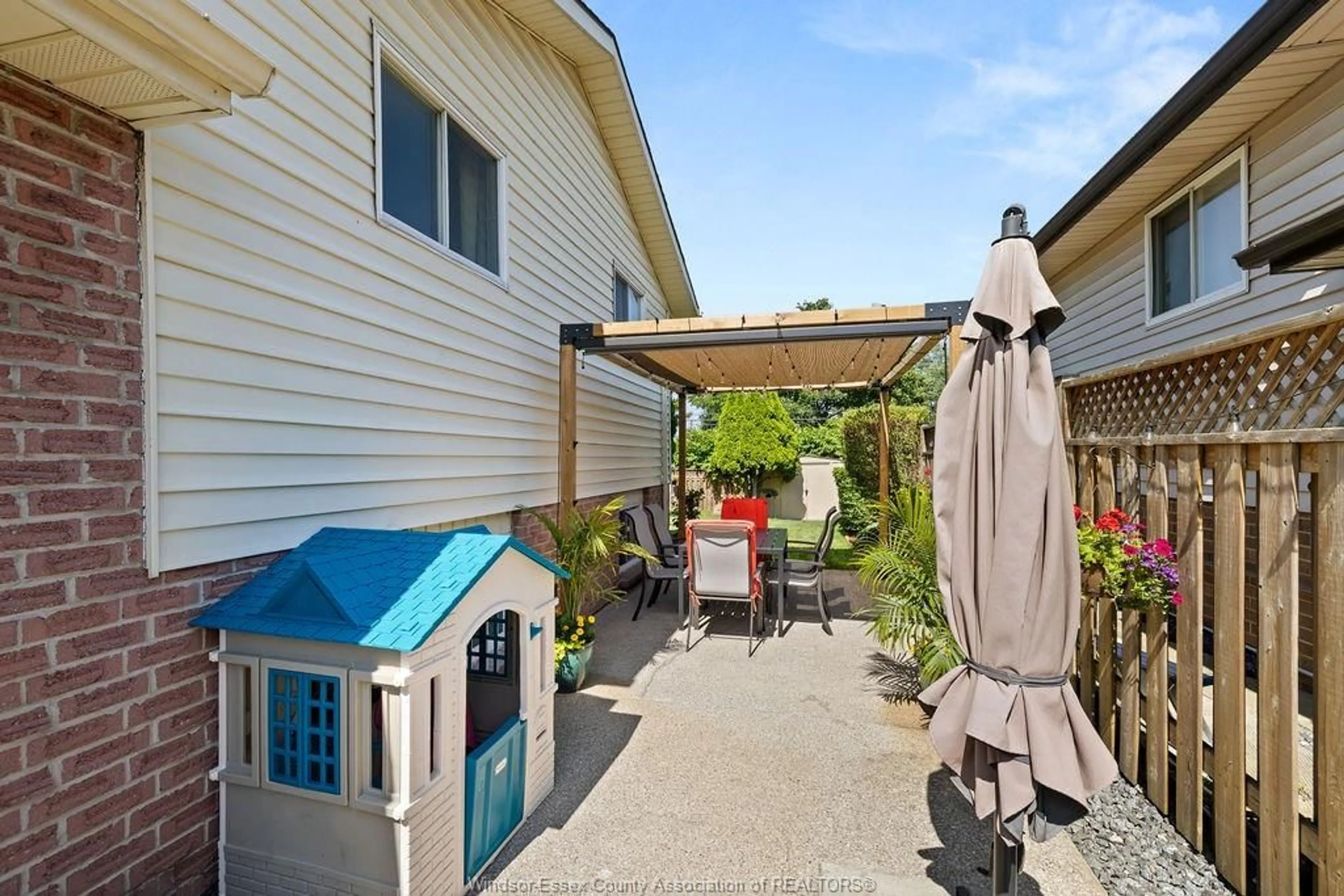 Patio, street for 2526 Ellrose Ave, Windsor Ontario N8W 5E8