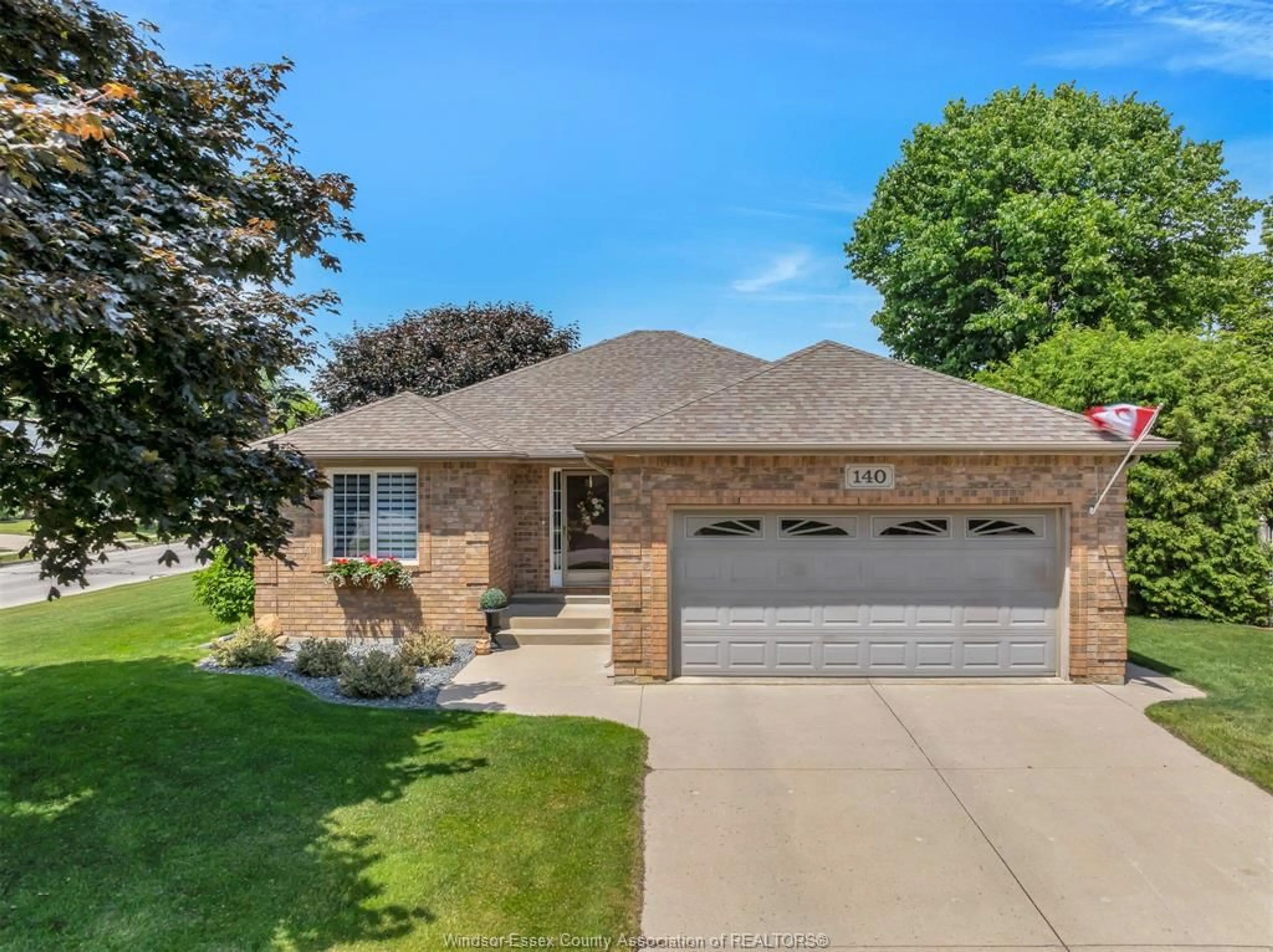Home with brick exterior material, street for 140 GLADSTONE Ave, Kingsville Ontario N9Y 3Z7