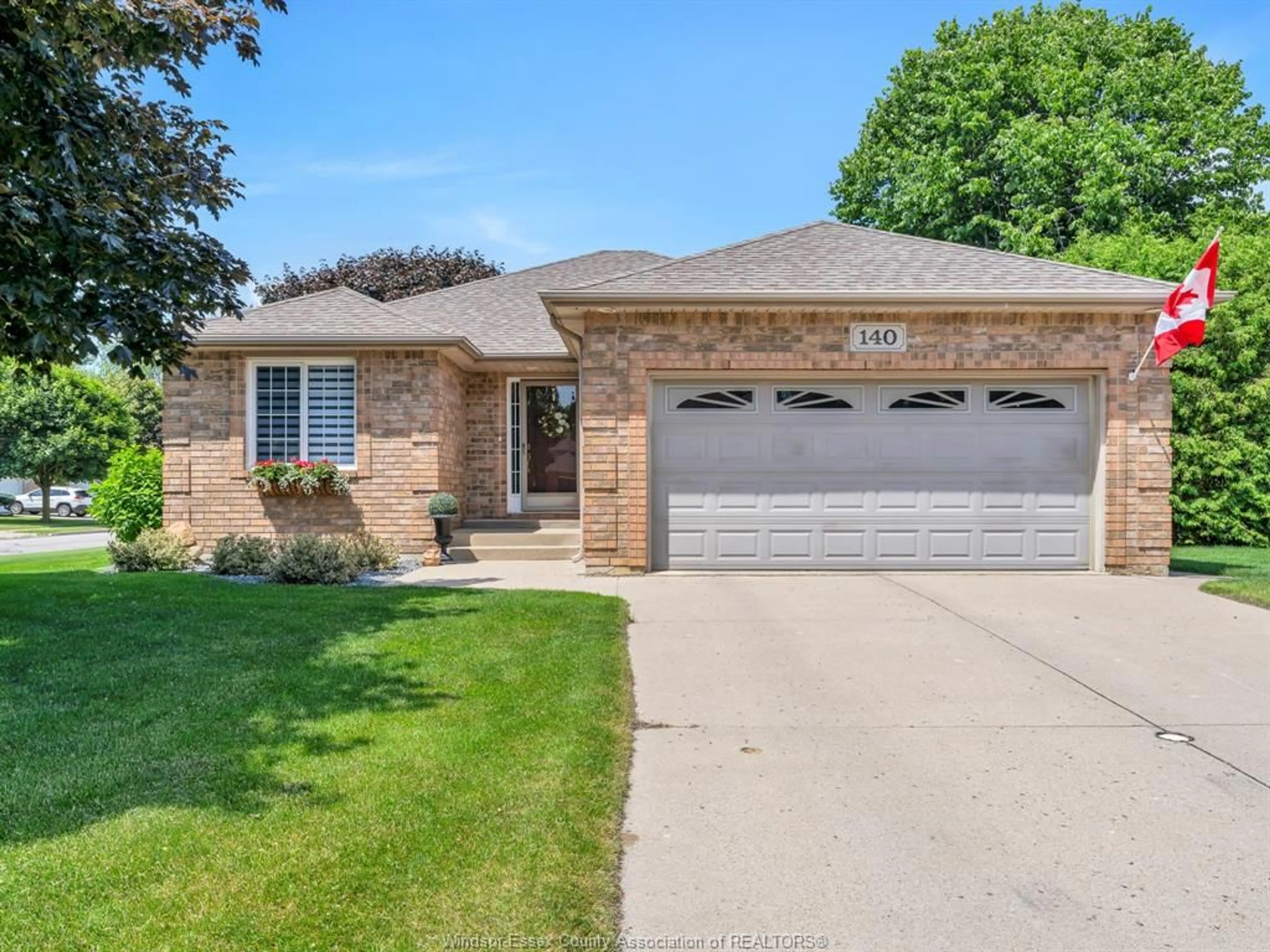 Home with brick exterior material, street for 140 GLADSTONE Ave, Kingsville Ontario N9Y 3Z7