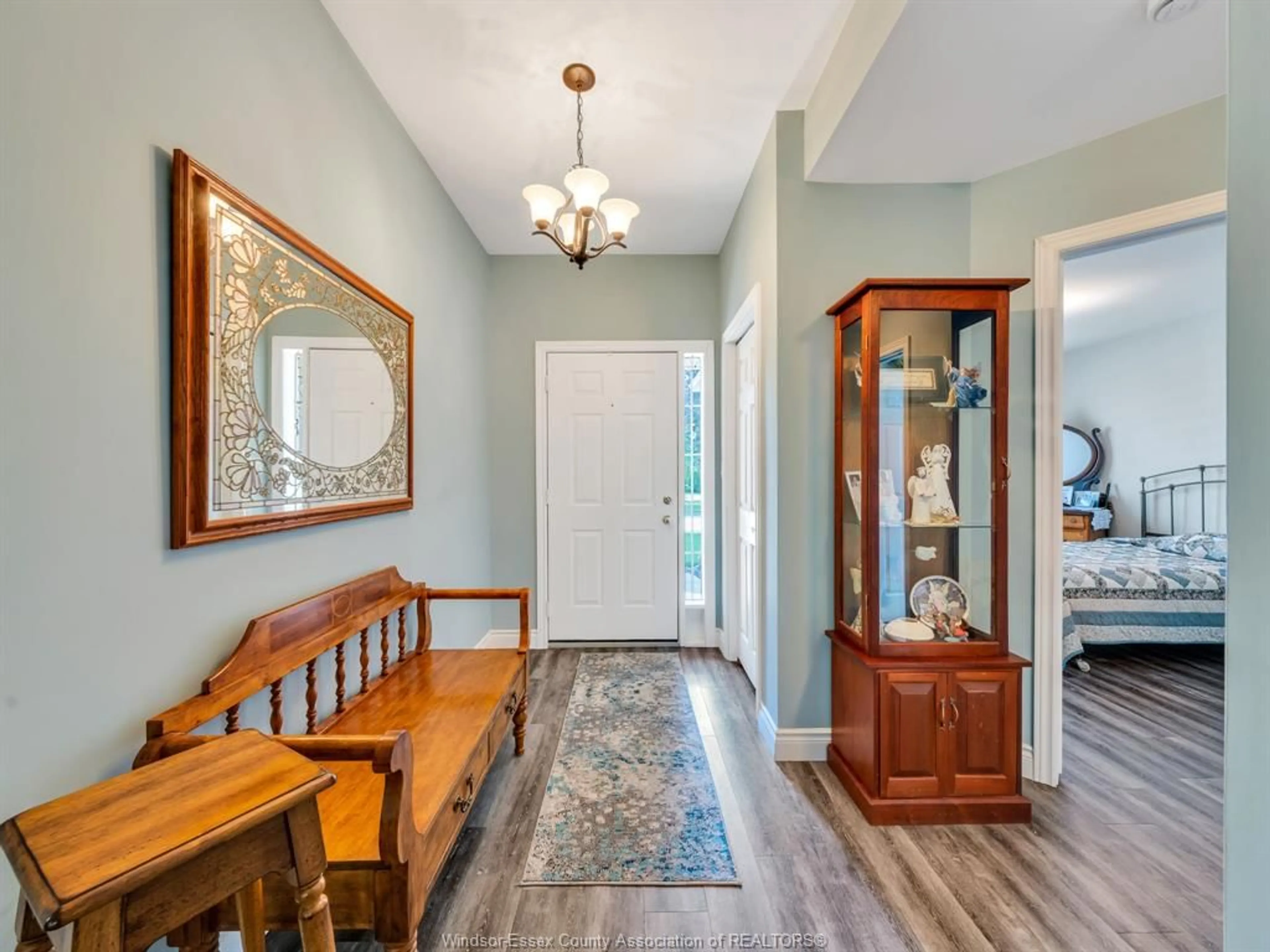Indoor entryway for 140 GLADSTONE Ave, Kingsville Ontario N9Y 3Z7