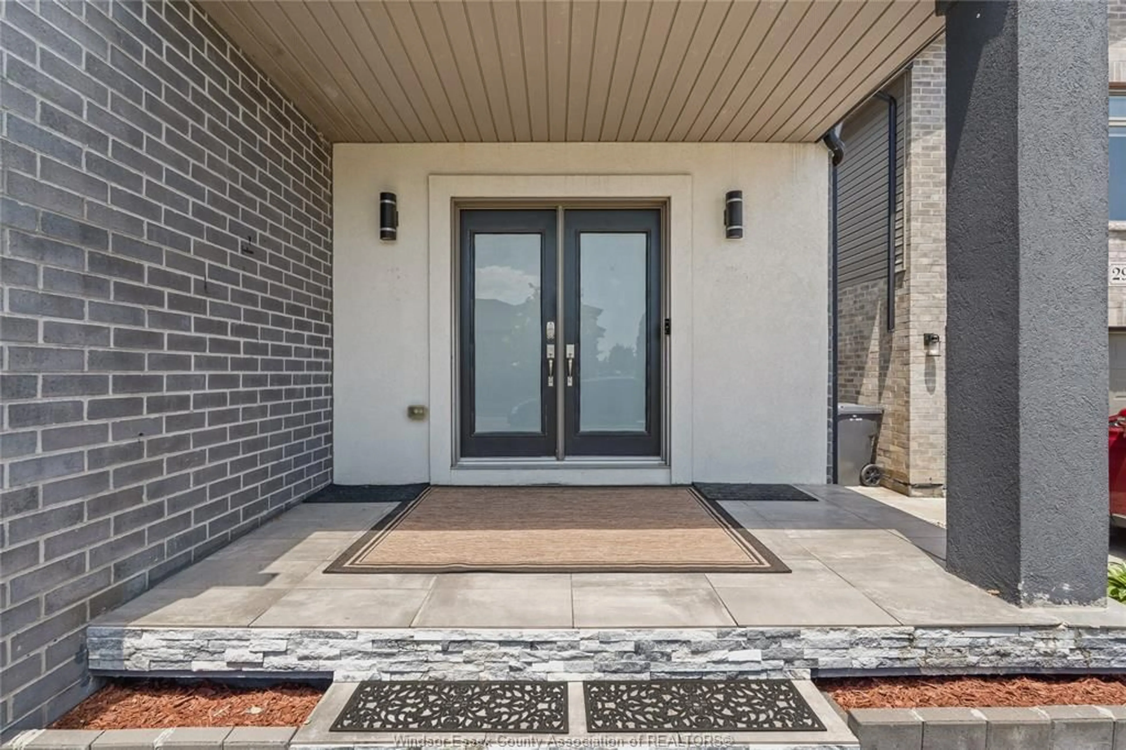 Indoor entryway for 2964 MCROBBIE Cres, Windsor Ontario N8R 0B1