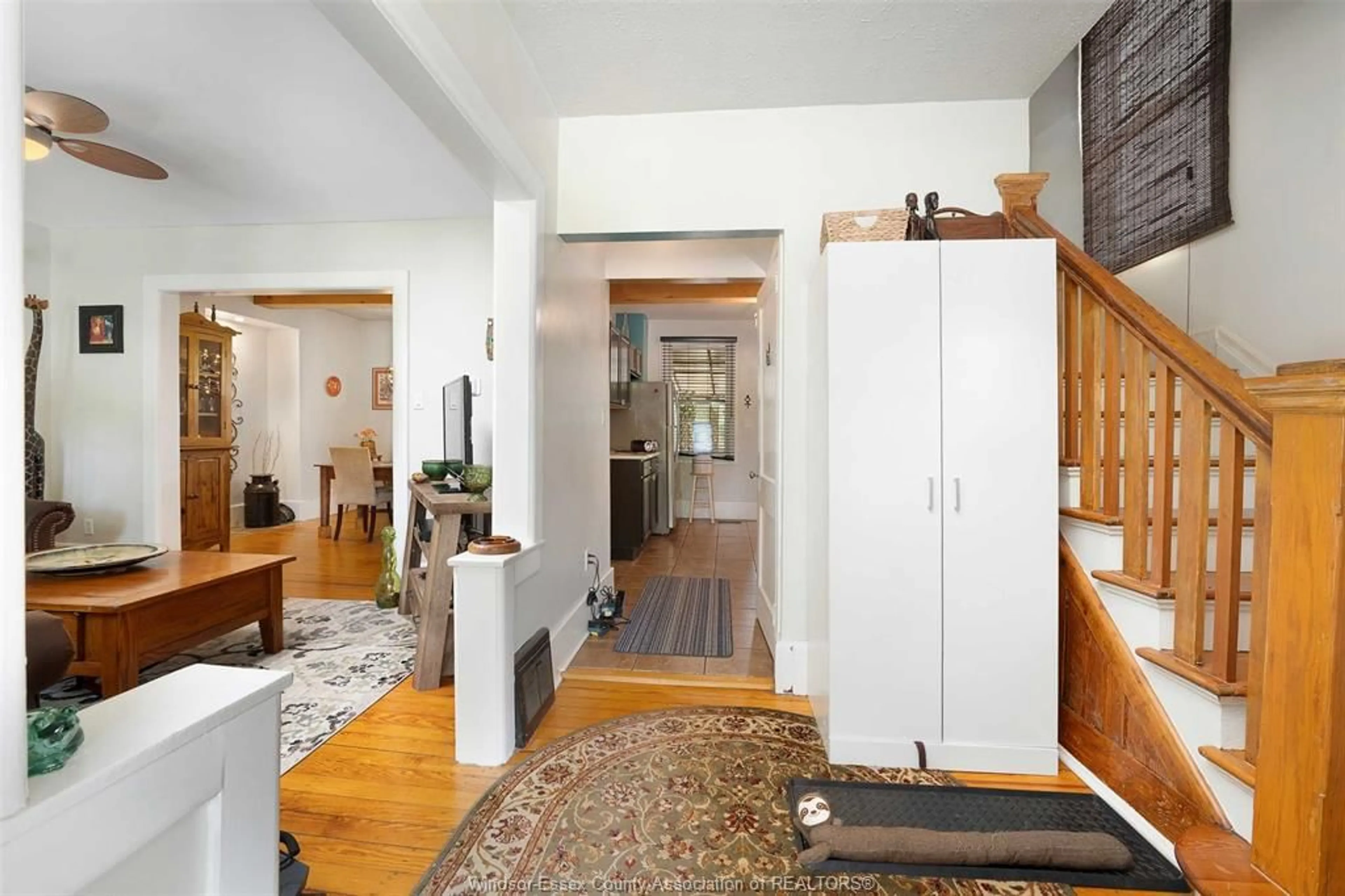 Indoor foyer for 1022 WINDSOR Ave, Windsor Ontario N9A 1K4