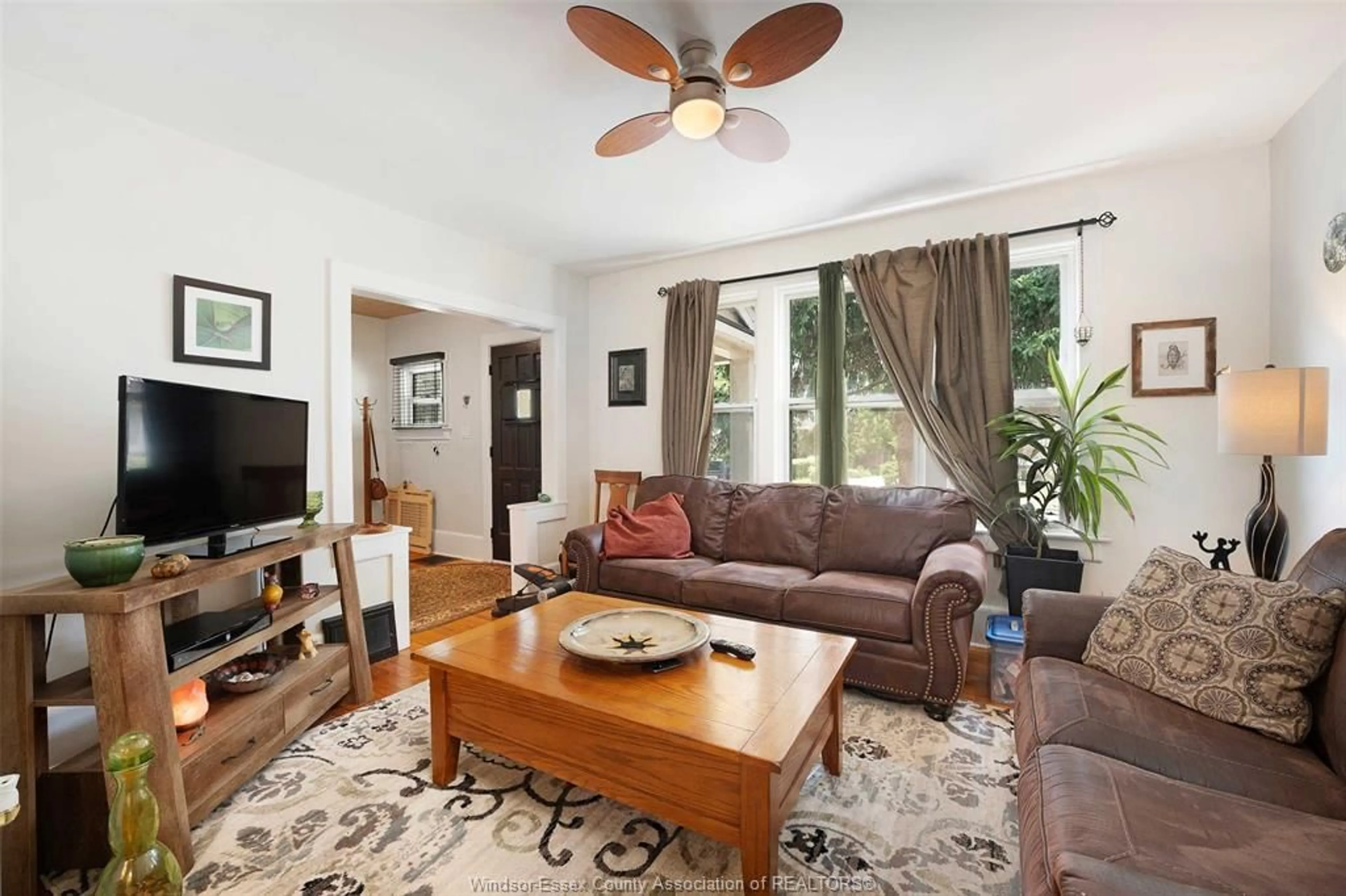 Living room with furniture, unknown for 1022 WINDSOR Ave, Windsor Ontario N9A 1K4