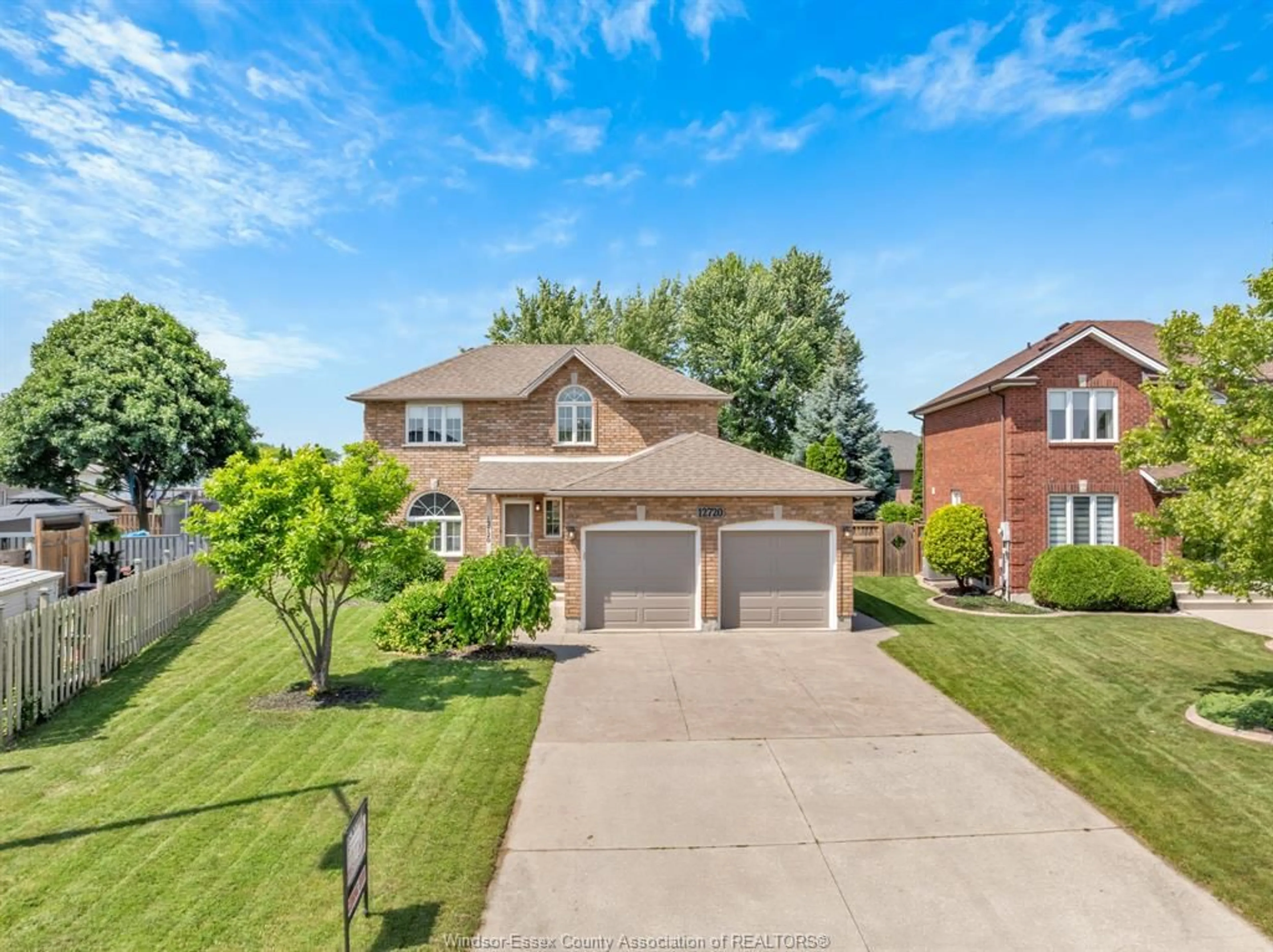 A pic from outside/outdoor area/front of a property/back of a property/a pic from drone, street for 12720 SHELLY Crt, Tecumseh Ontario N8N 4W8