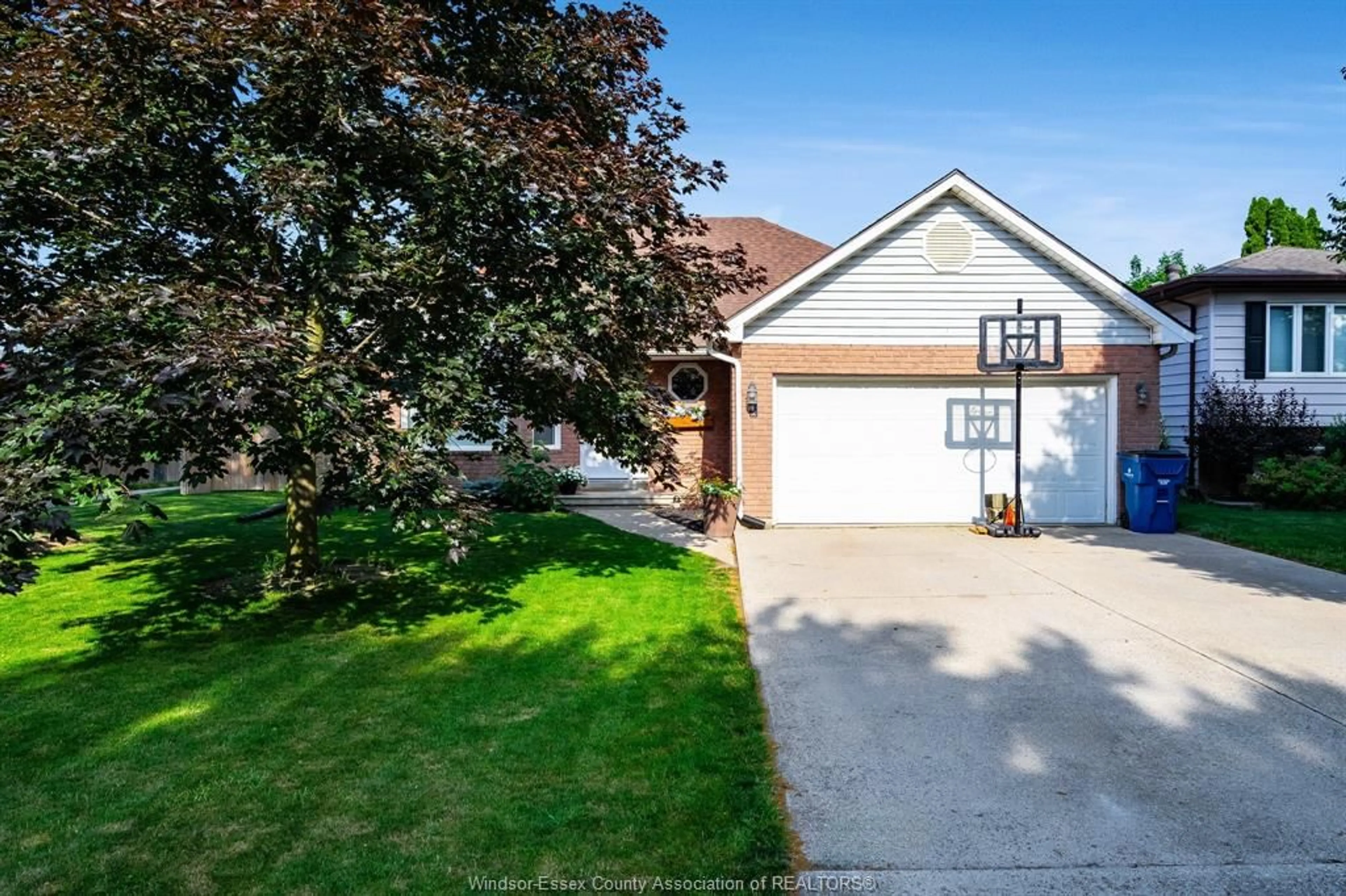A pic from outside/outdoor area/front of a property/back of a property/a pic from drone, street for 1 Athlone Rd, Tilbury Ontario N0P 2L0