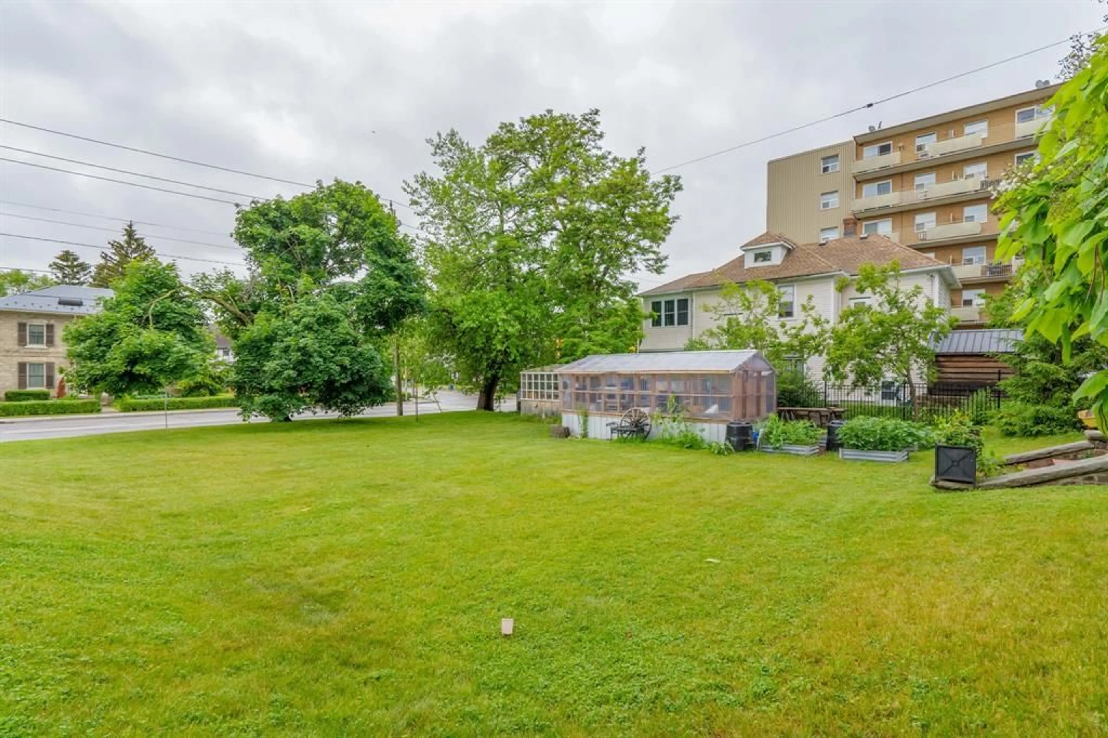 Patio, unknown for 218 London Rd, Sarnia Ontario N7T 4V5