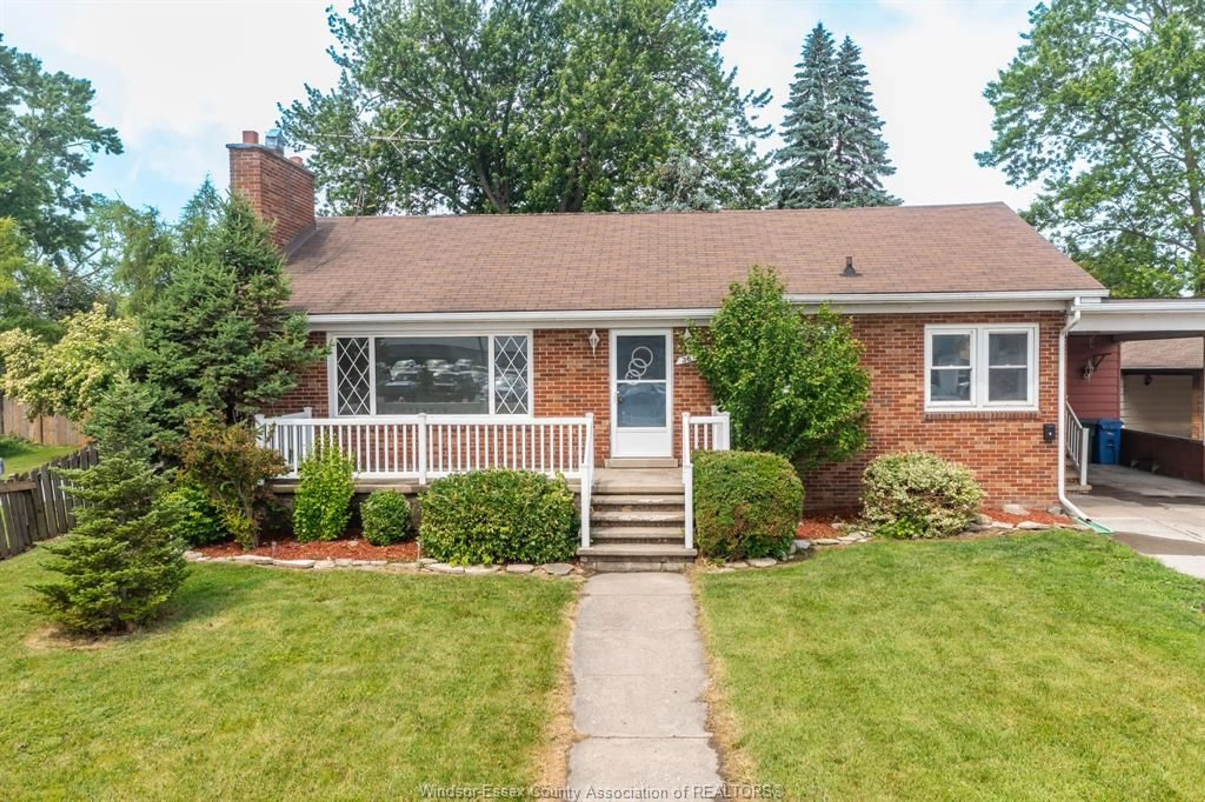 Home with vinyl exterior material, street for 36 SANDWICH St, Amherstburg Ontario N9V 2T7