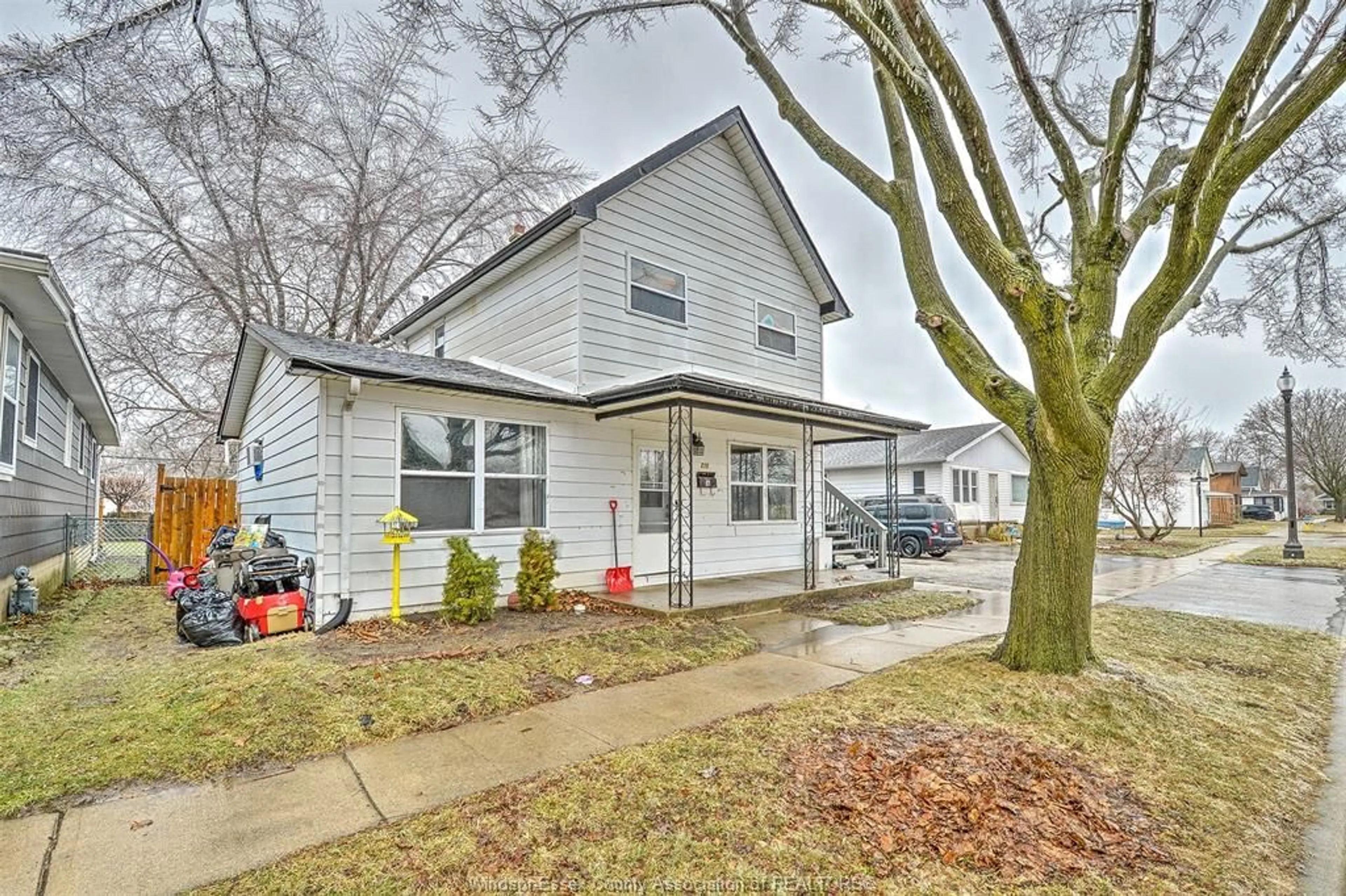 Home with vinyl exterior material, street for 220 BROCK, Amherstburg Ontario N9V 2H2