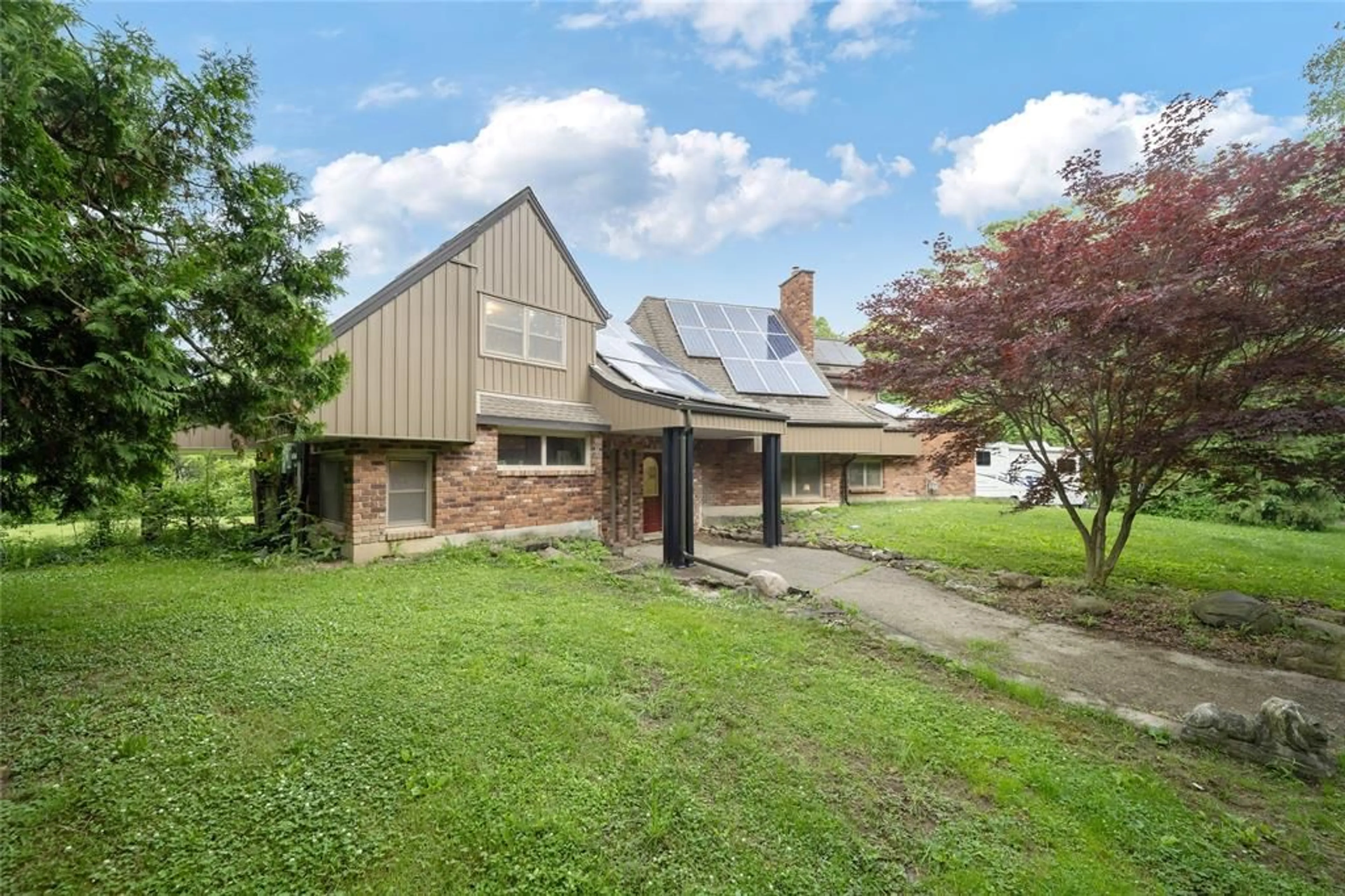 A pic from outside/outdoor area/front of a property/back of a property/a pic from drone, unknown for 30622 HUNGRY HOLLOW Rd, Lambton Shores Ontario N0M 1B0