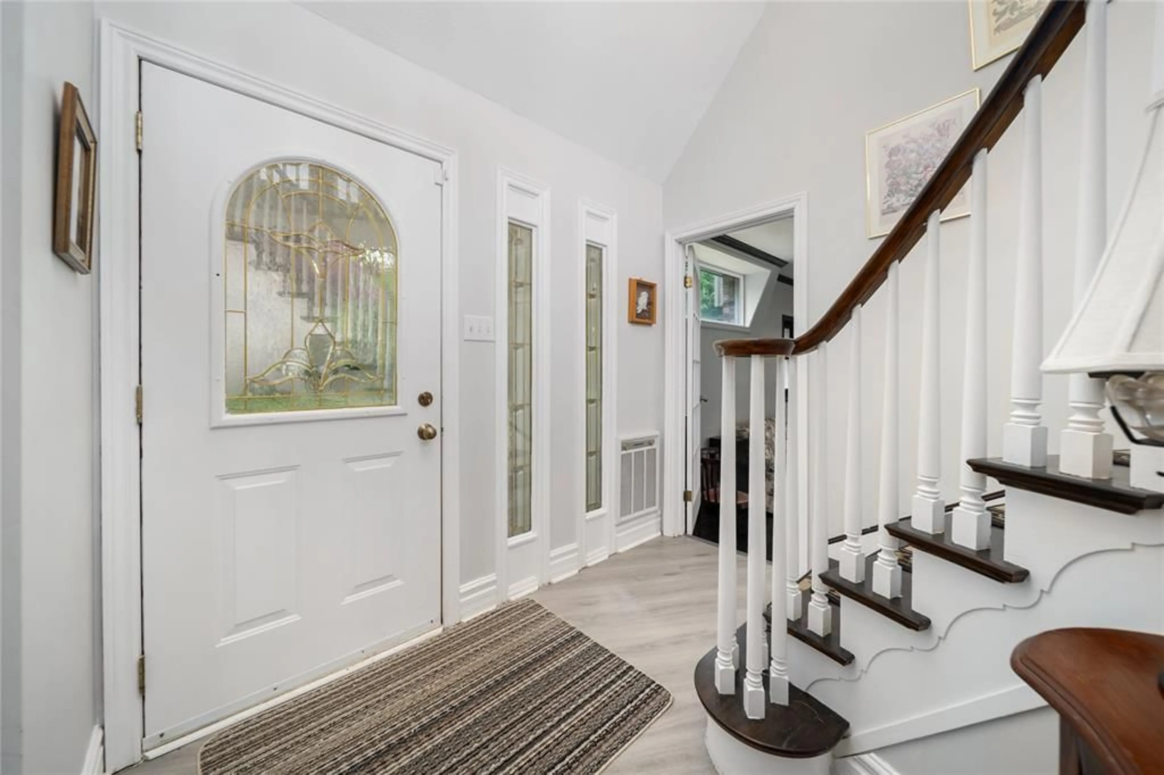 Indoor entryway for 30622 HUNGRY HOLLOW Rd, Lambton Shores Ontario N0M 1B0