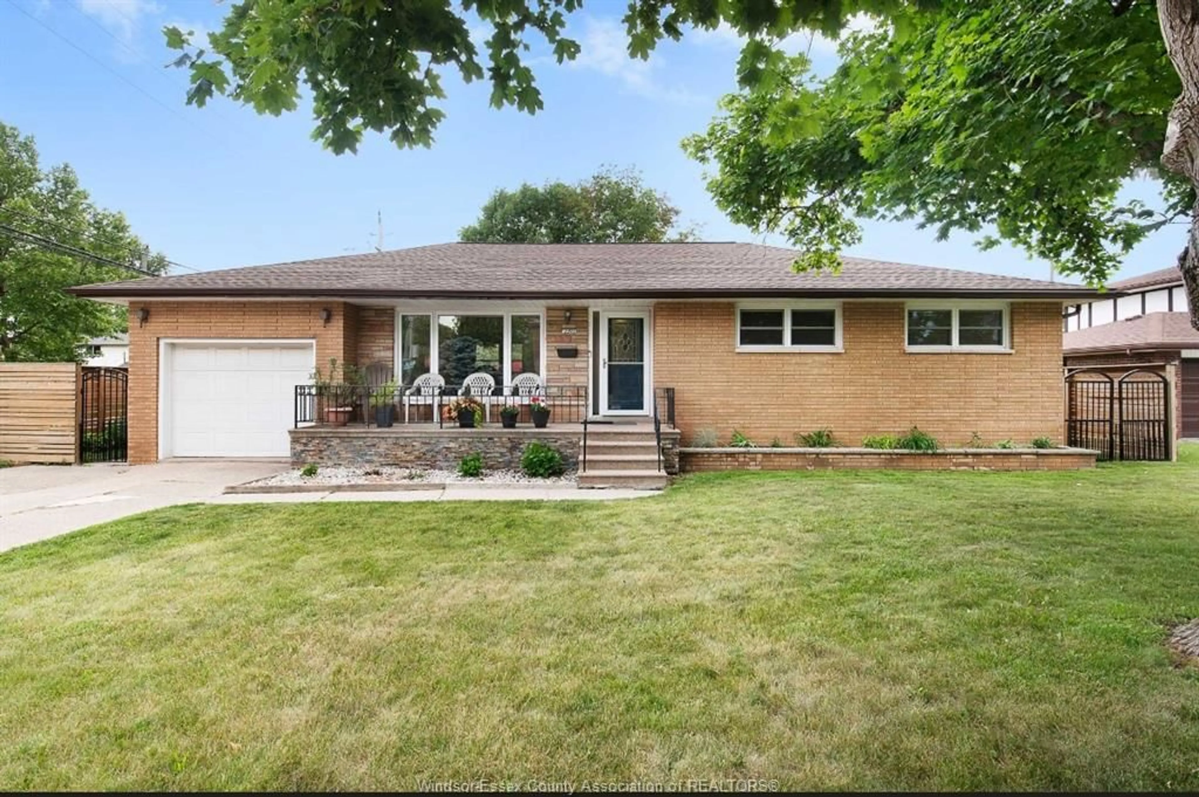 Home with brick exterior material, street for 2395 EVERTS, Windsor Ontario N9E 3Y1