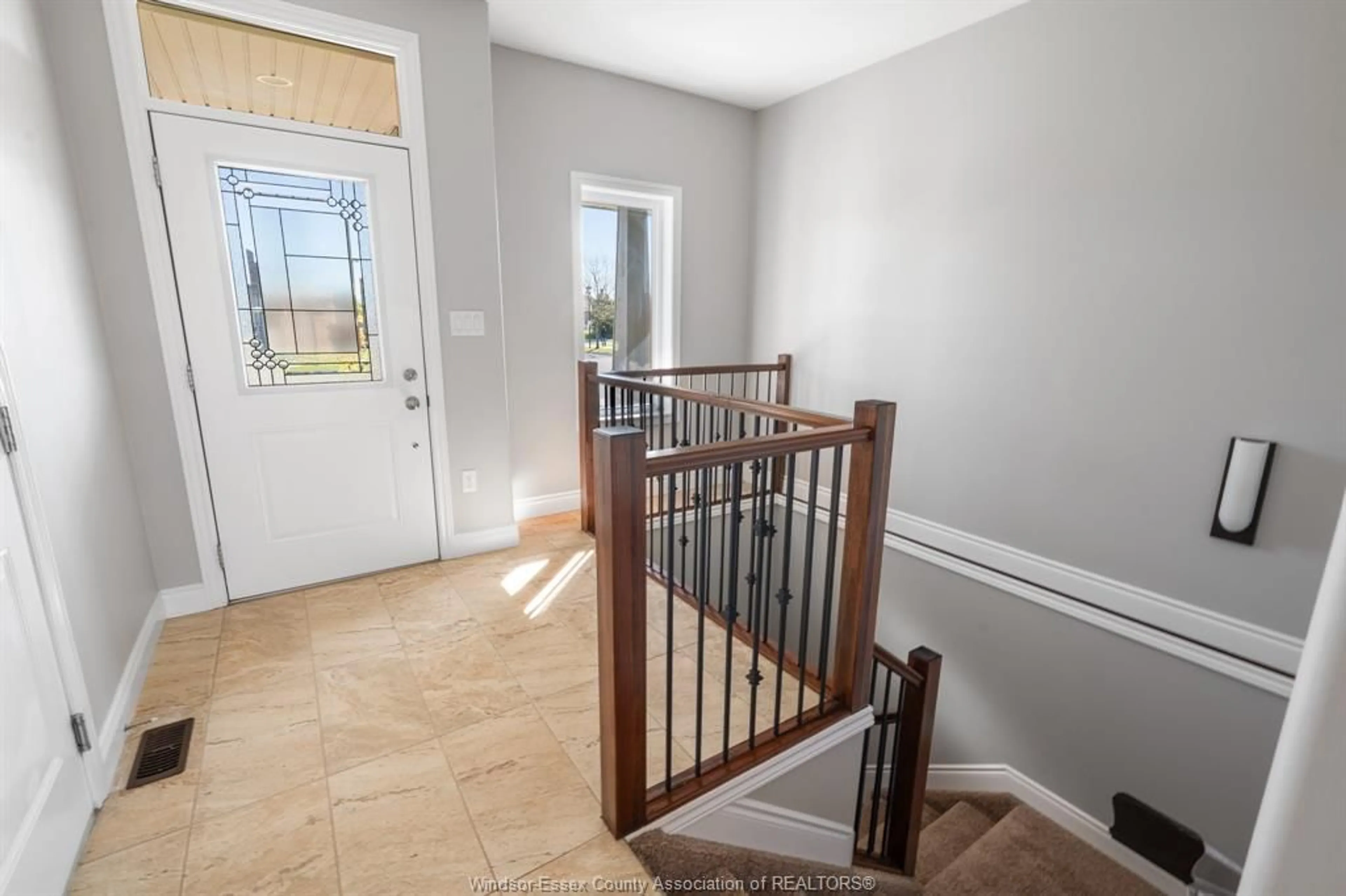 Indoor entryway for 504 EVENTIDE PLACE, Chatham Ontario N7L 0G2