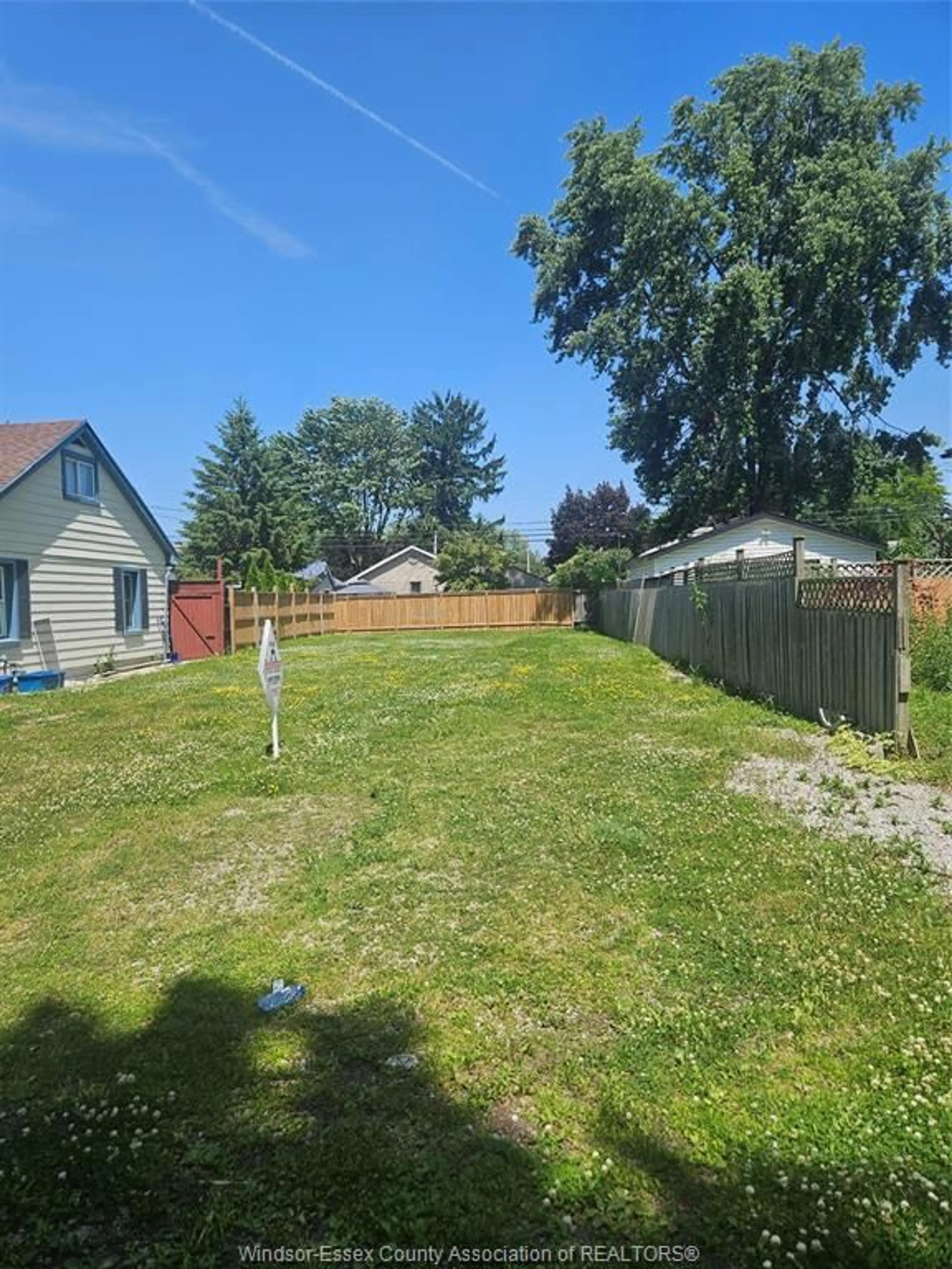 A pic from outside/outdoor area/front of a property/back of a property/a pic from drone, street for 3622 BLISS Rd, Windsor Ontario N8W 3B9