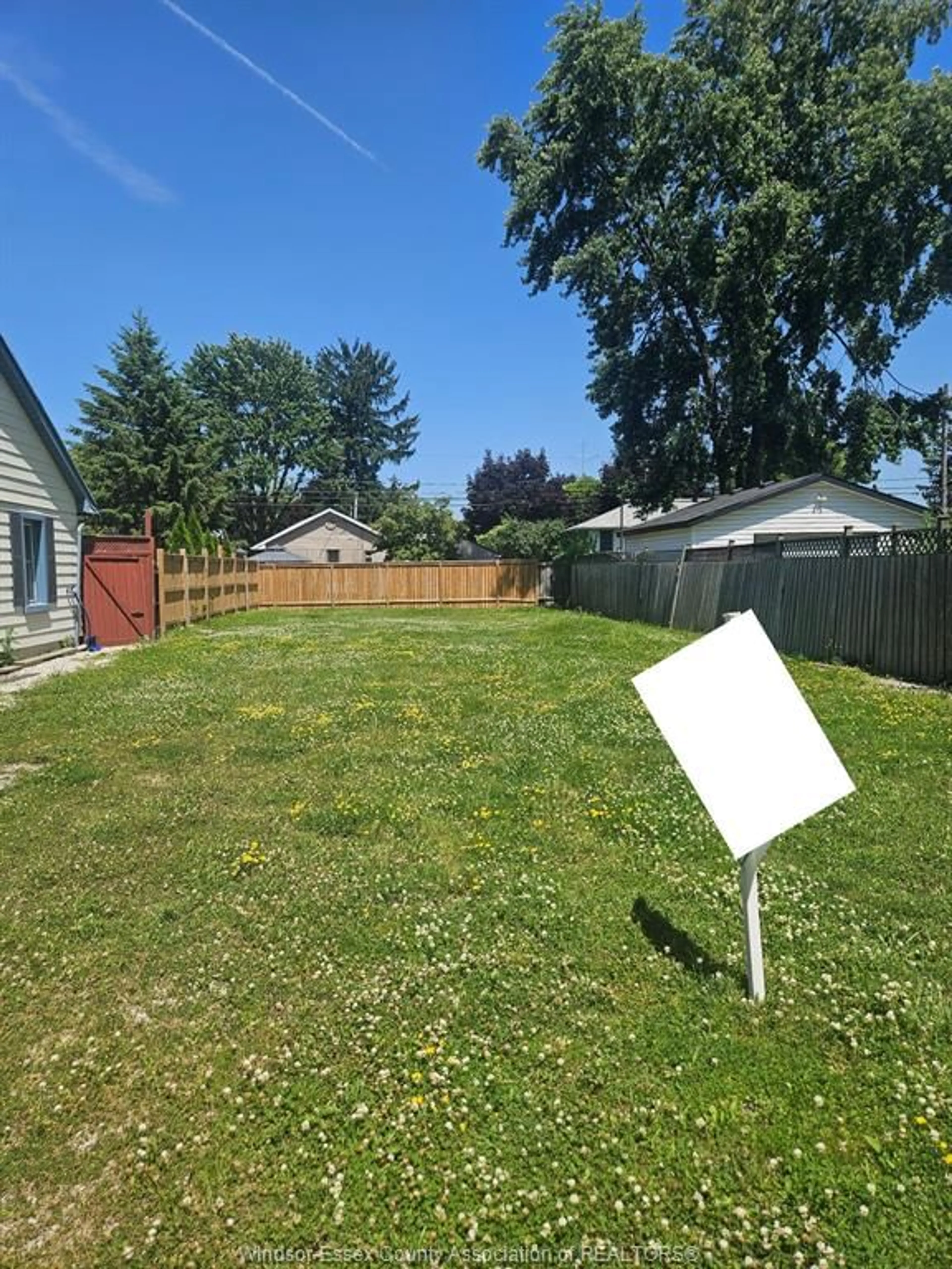 A pic from outside/outdoor area/front of a property/back of a property/a pic from drone, street for 3622 BLISS Rd, Windsor Ontario N8W 3B9