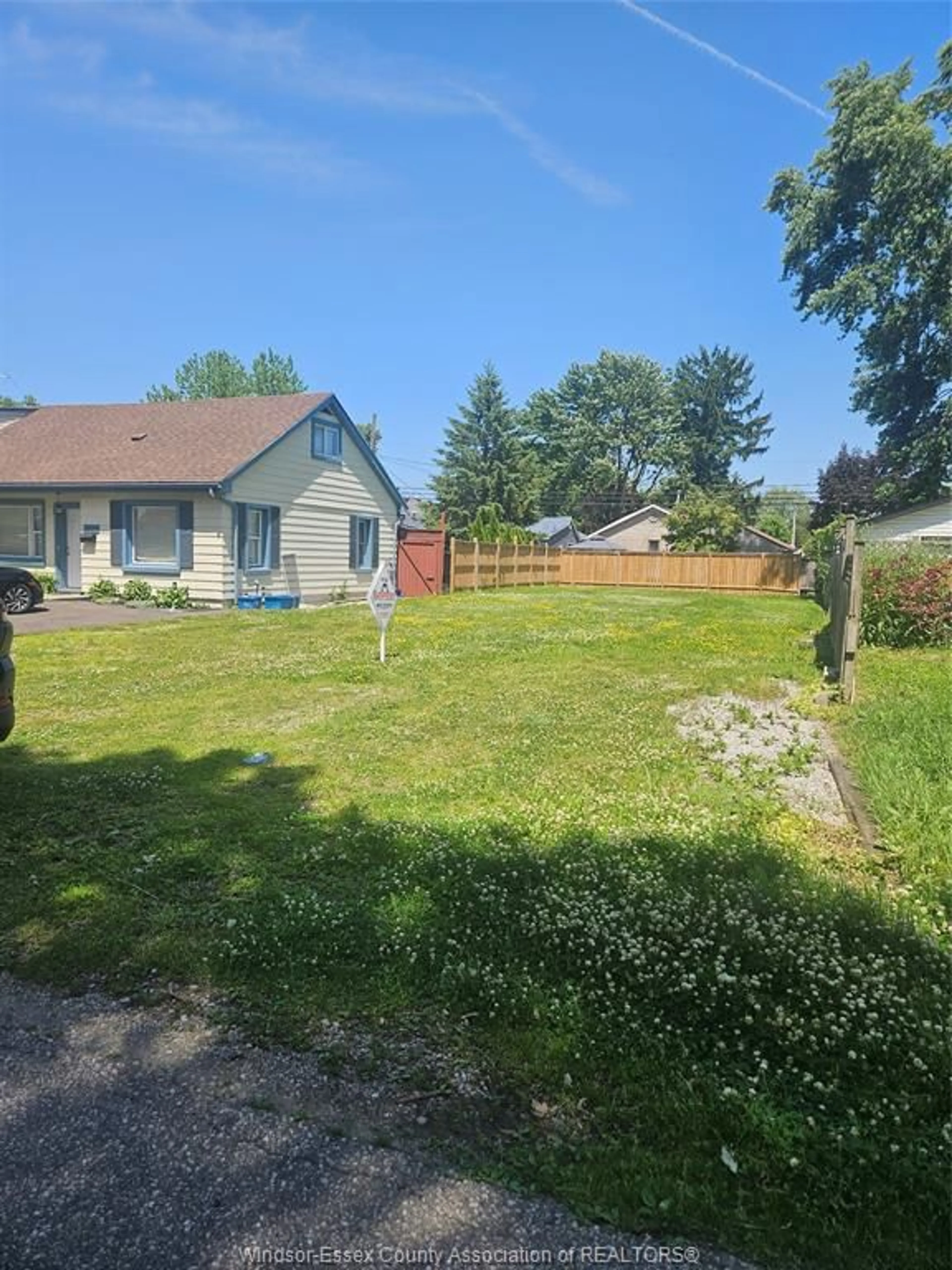 A pic from outside/outdoor area/front of a property/back of a property/a pic from drone, street for 3622 BLISS Rd, Windsor Ontario N8W 3B9