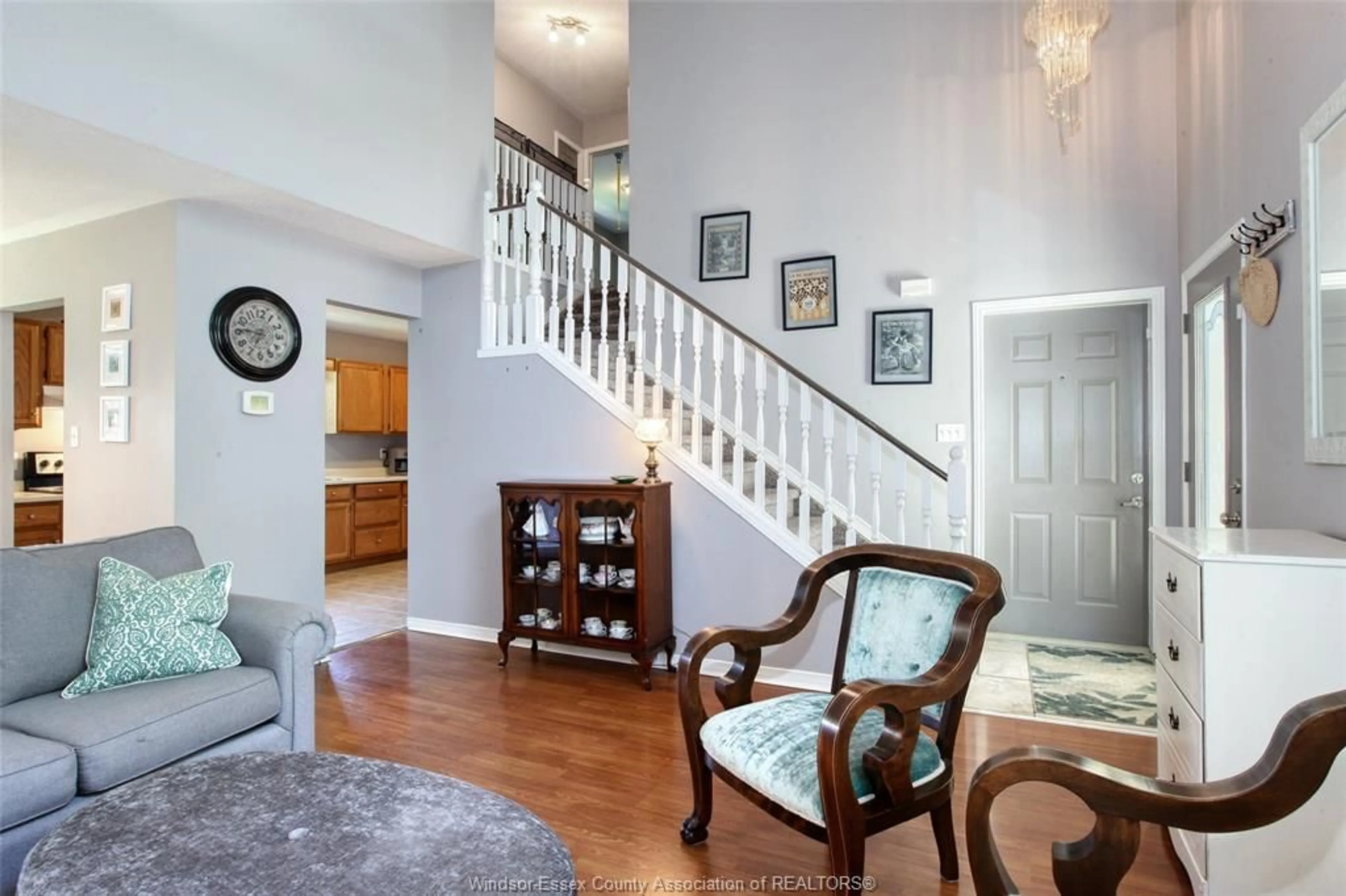 Indoor entryway for 48 HEATON, Amherstburg Ontario N9V 3V7