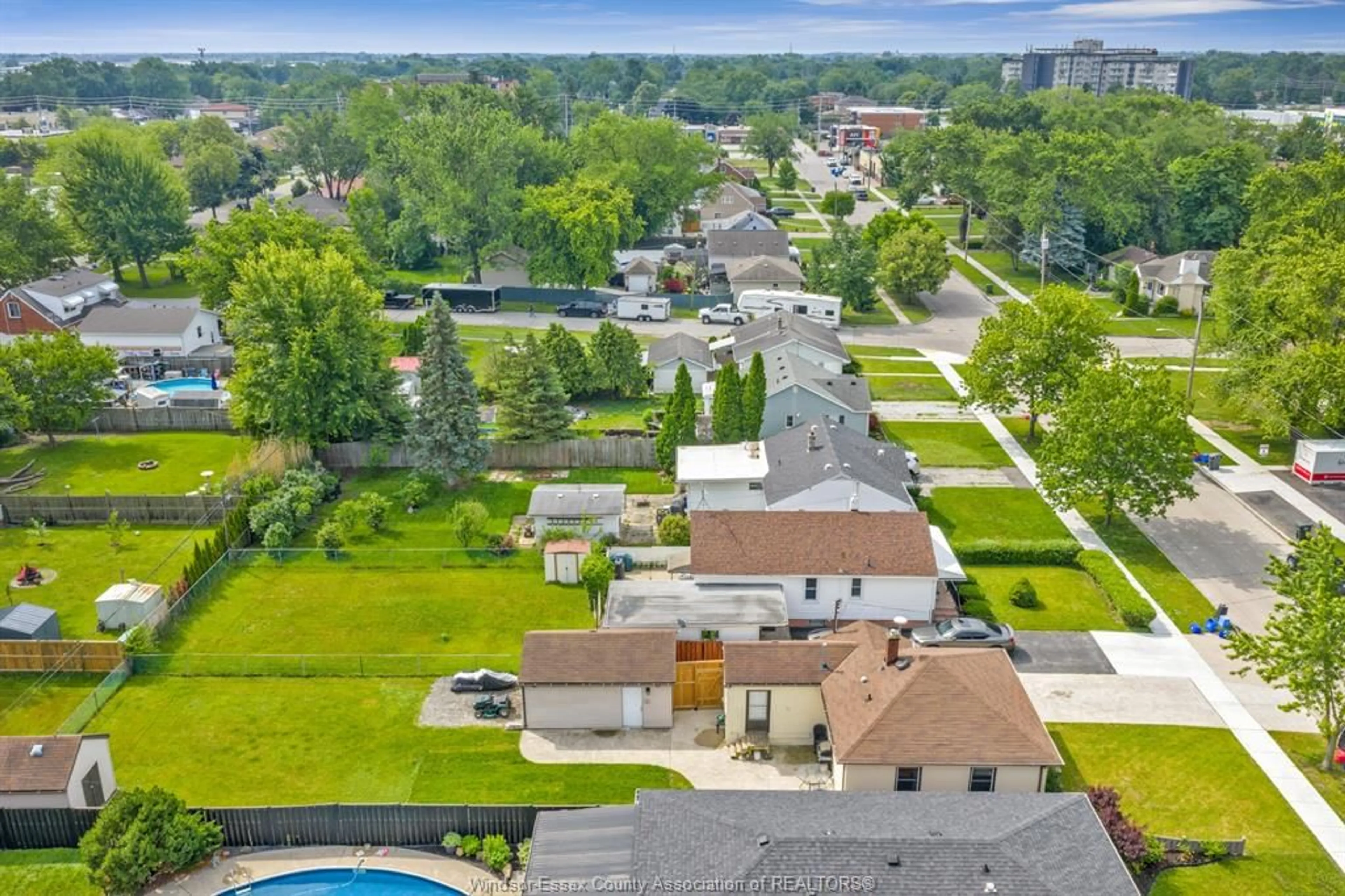 A pic from outside/outdoor area/front of a property/back of a property/a pic from drone, unknown for 1978 Ferndale, Windsor Ontario N8T 2L1