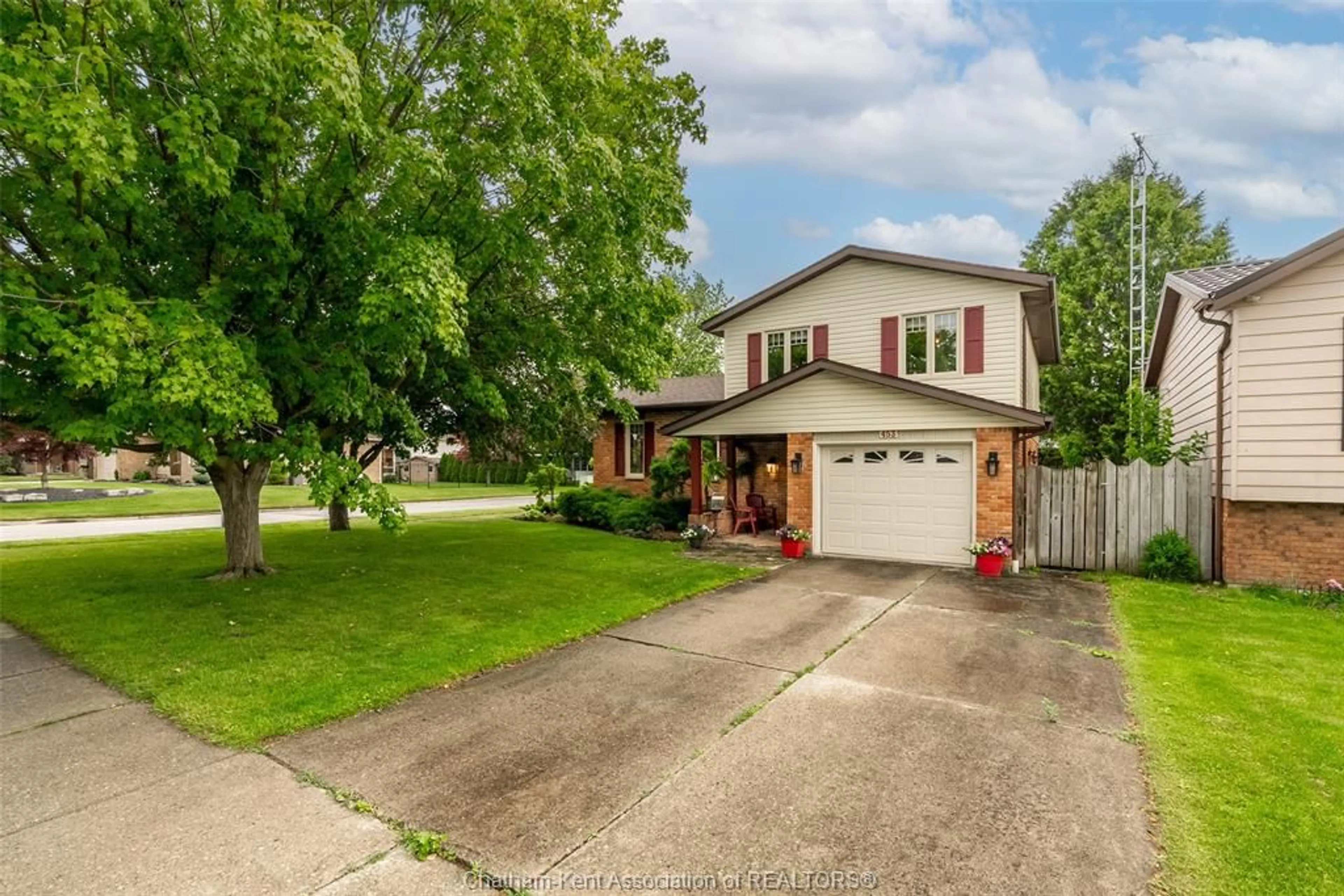 A pic from outside/outdoor area/front of a property/back of a property/a pic from drone, street for 453 Baldoon Rd, Chatham Ontario N7L 5A9