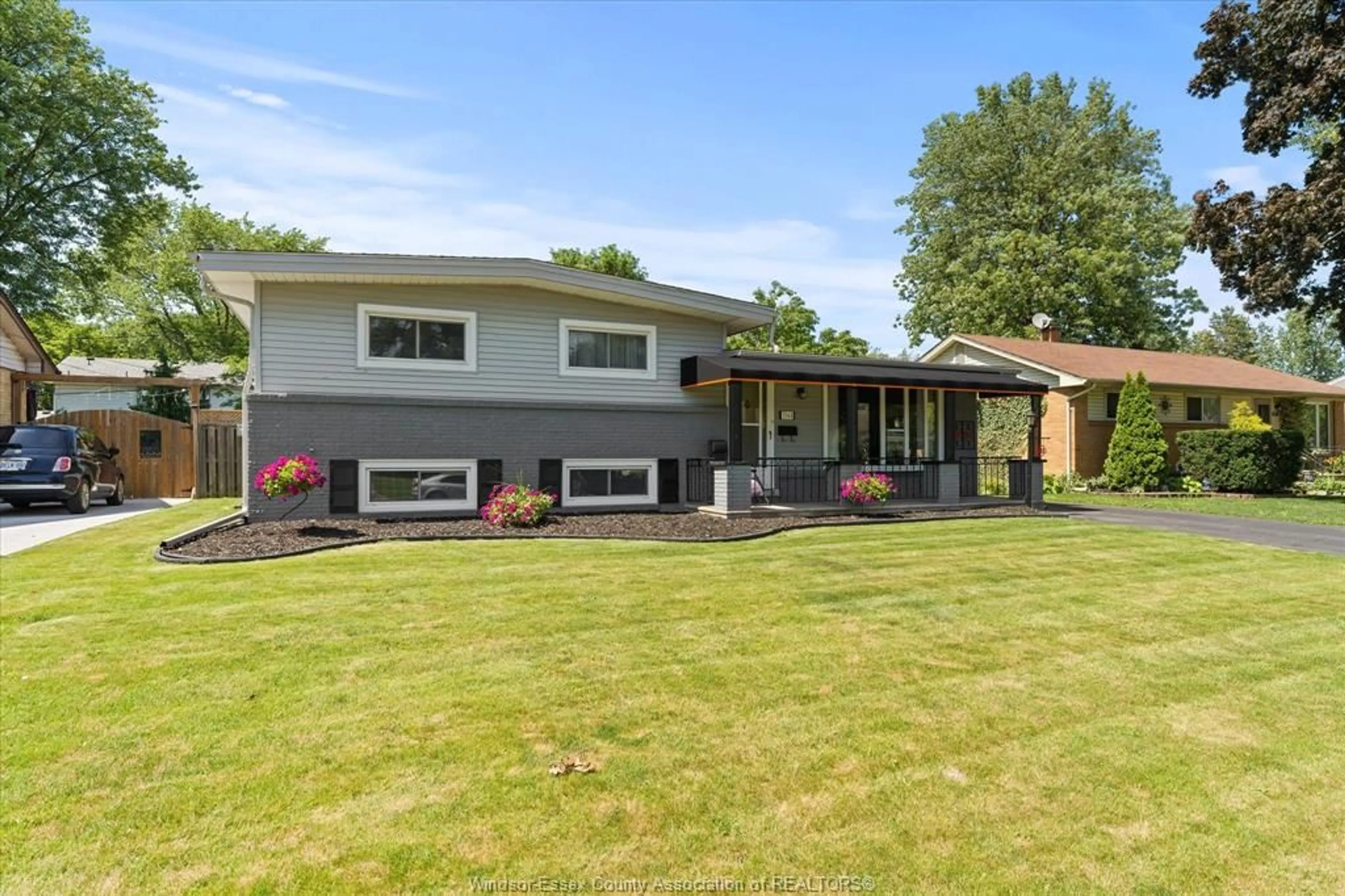 Unknown for 1568 St. Gabriel Crt, Windsor Ontario N9E 1N9