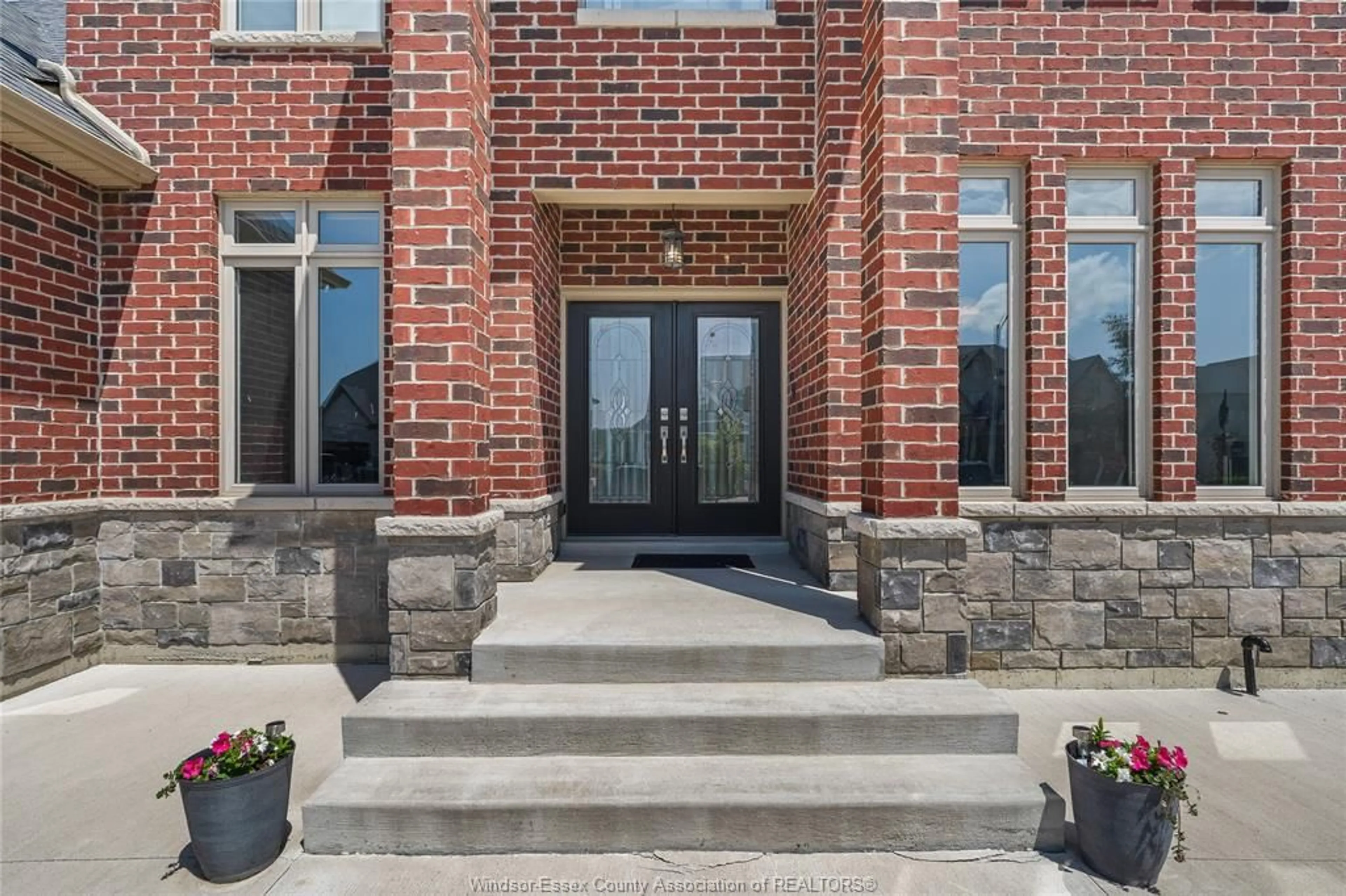 Home with brick exterior material, building for 934 CHATEAU Ave, Windsor Ontario N8P 0E6