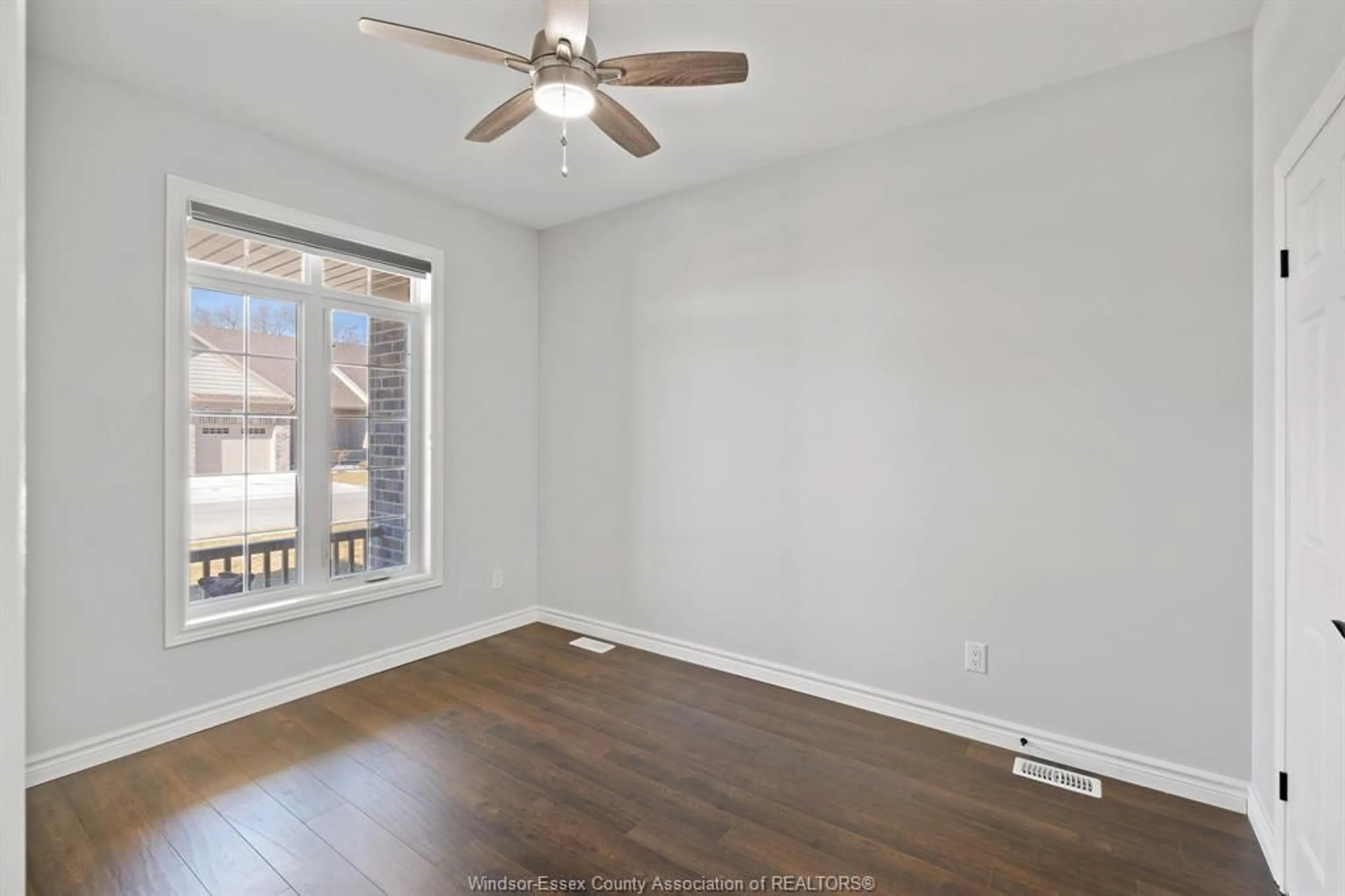 A pic of a room for 11 JONATHAN St, Chatham Ontario N7M 6M1