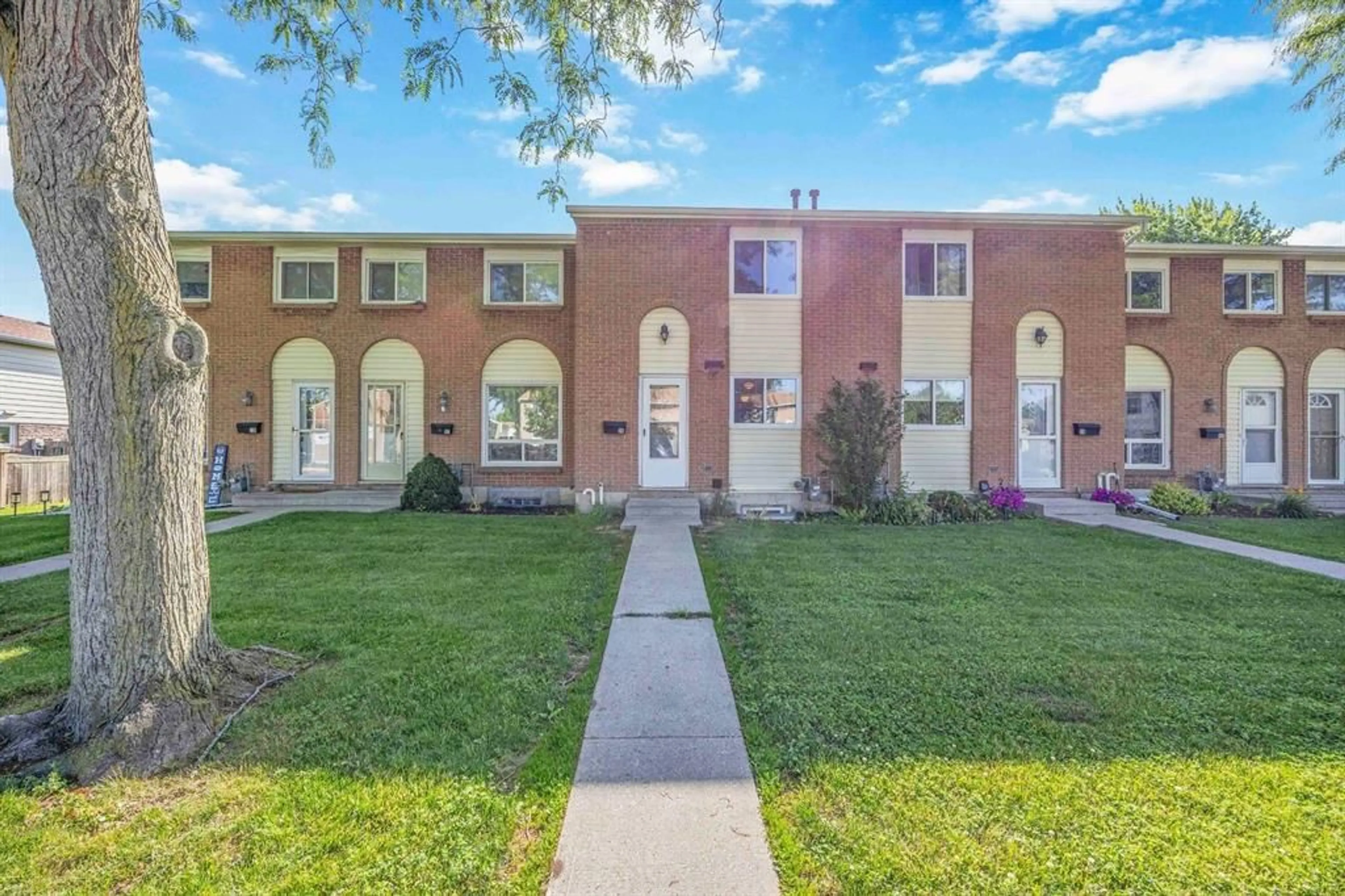 Unknown for 27 TURNER Dr, Sarnia Ontario N7S 4R9