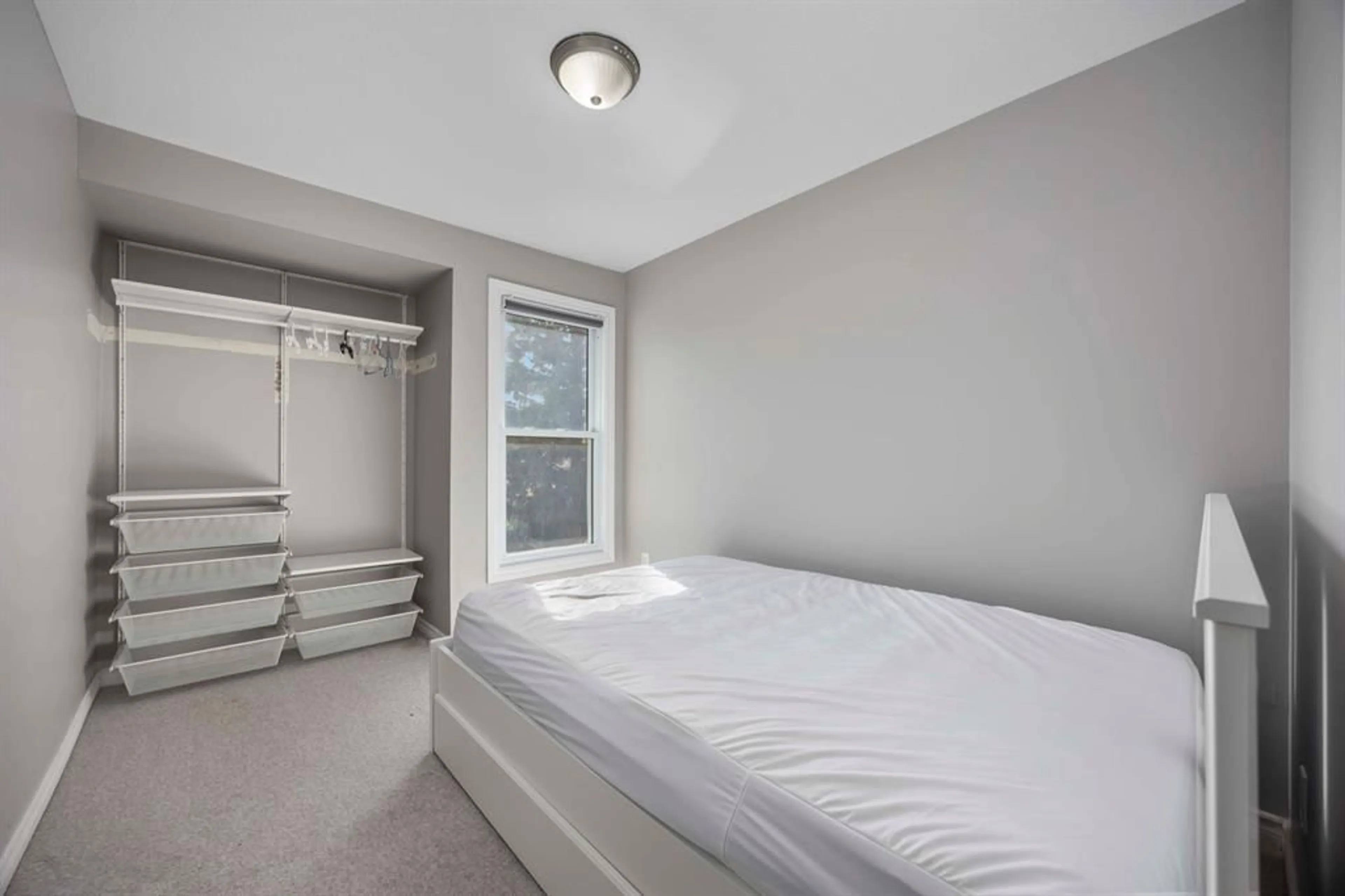 Bedroom with bed, unknown for 27 TURNER Dr, Sarnia Ontario N7S 4R9