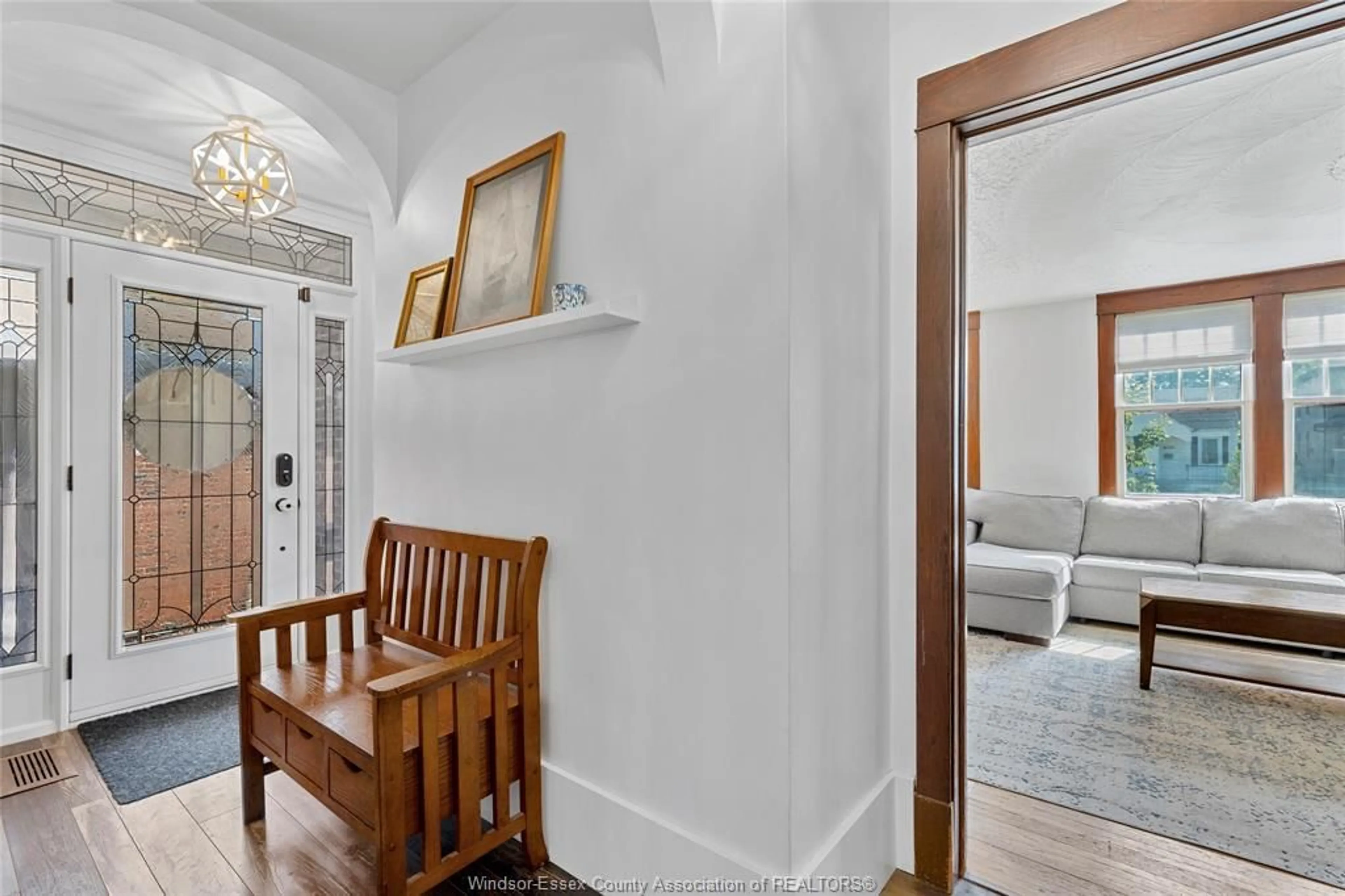 Indoor entryway for 1022 GLIDDEN, Windsor Ontario N8S 2N9