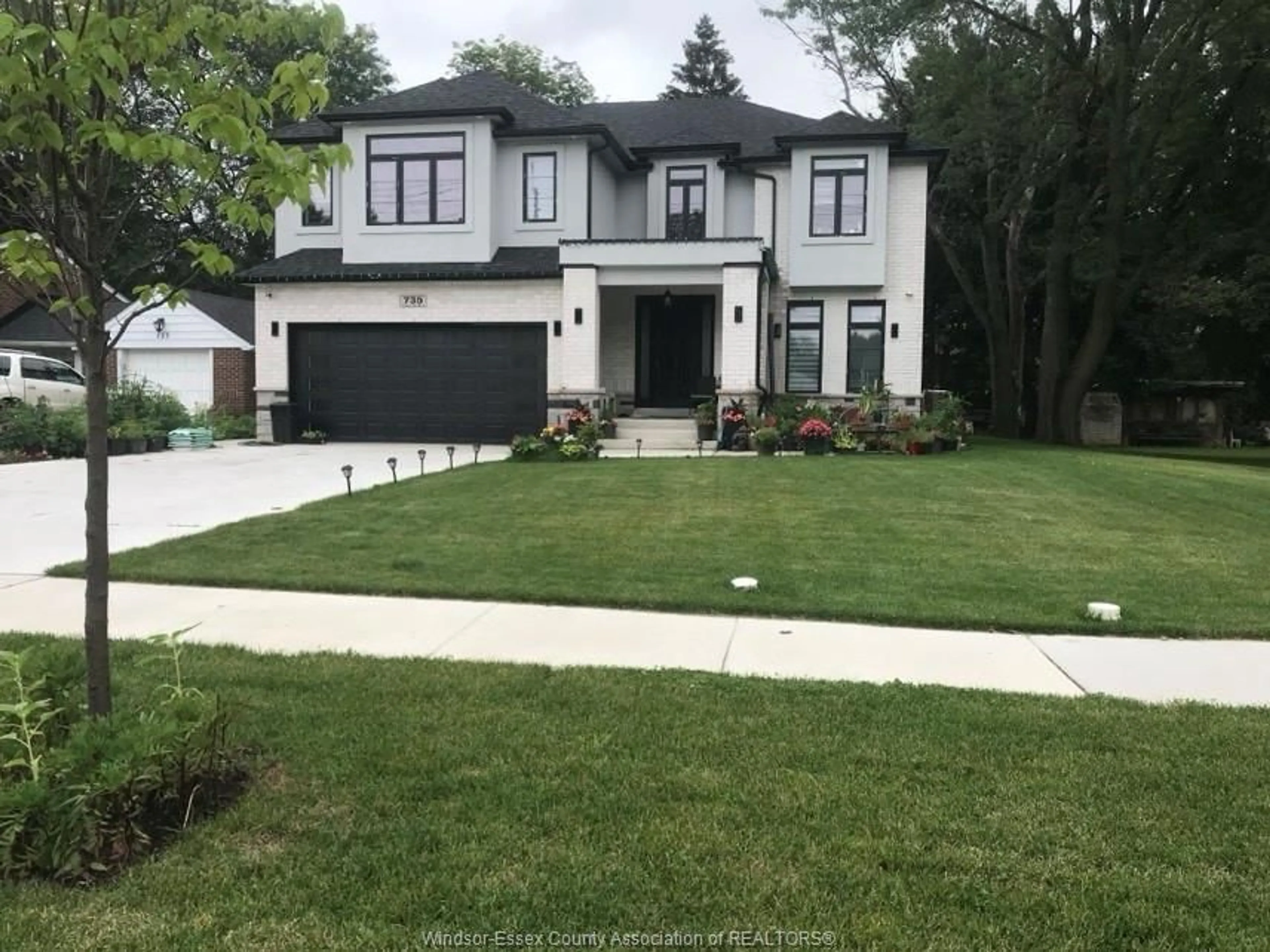 Home with brick exterior material, street for 735 CABANA ROAD WEST, Windsor Ontario N9G 1B5