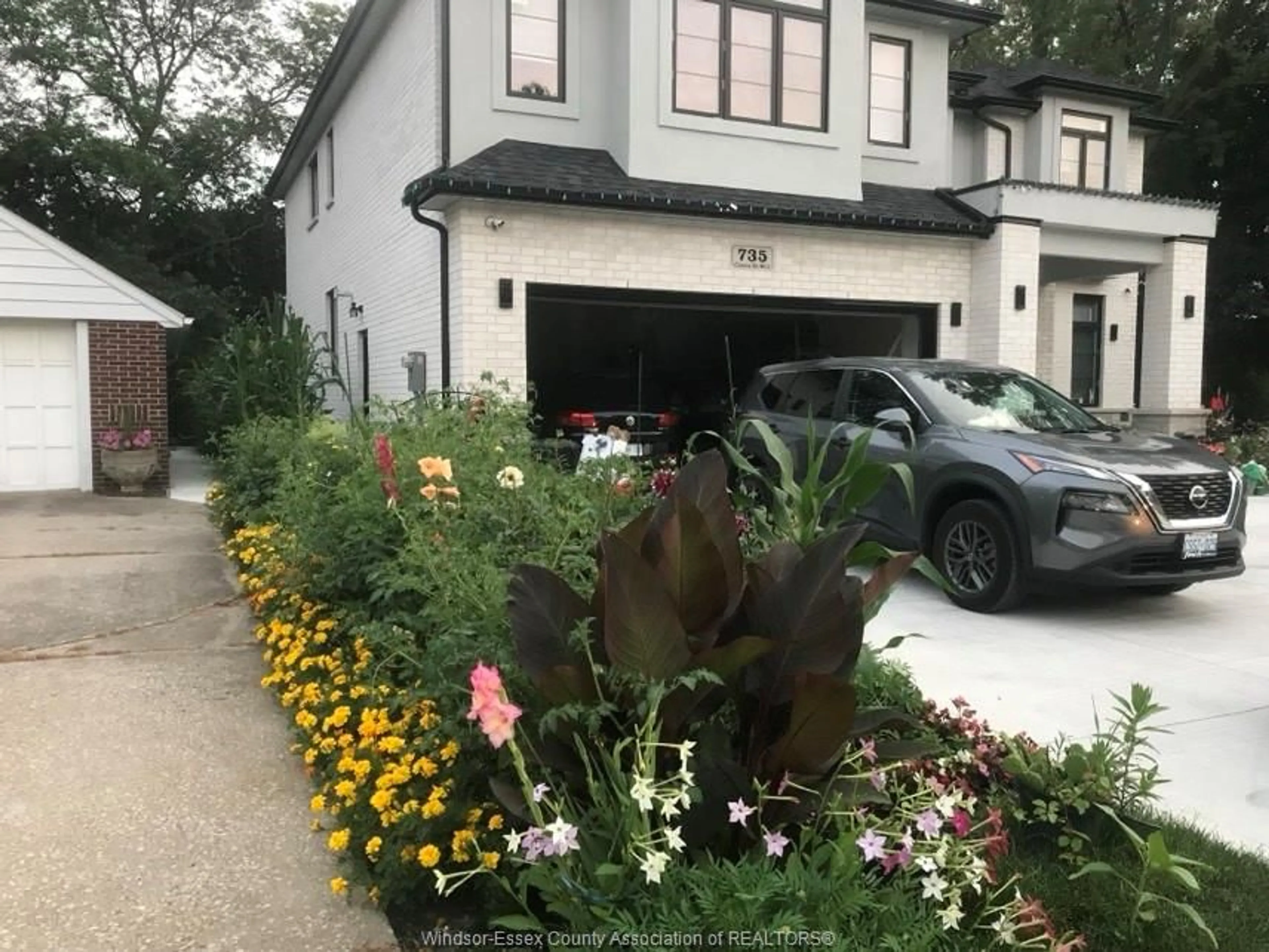 Unknown for 735 CABANA ROAD WEST, Windsor Ontario N9G 1B5