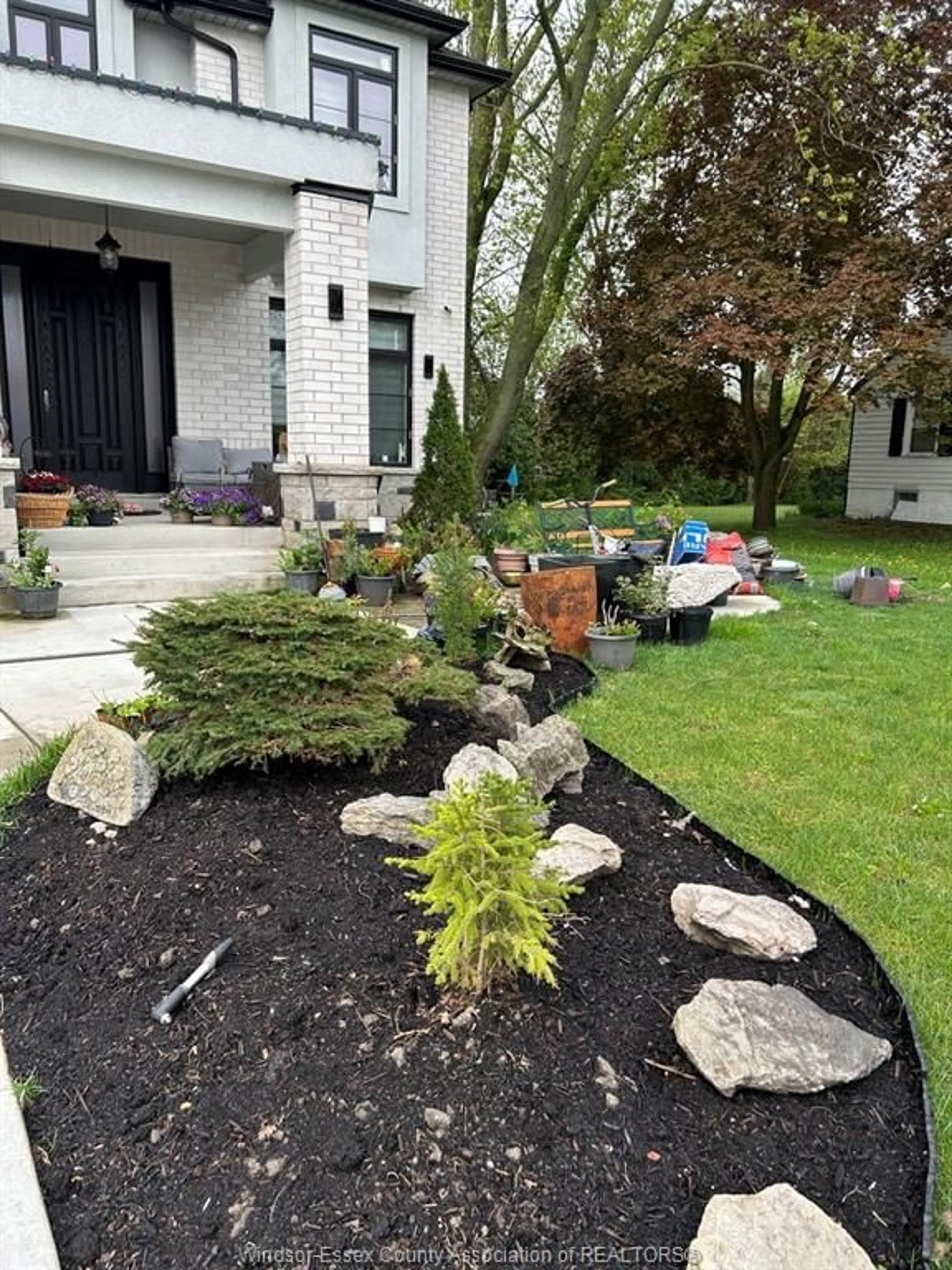 Patio, street for 735 CABANA ROAD WEST, Windsor Ontario N9G 1B5