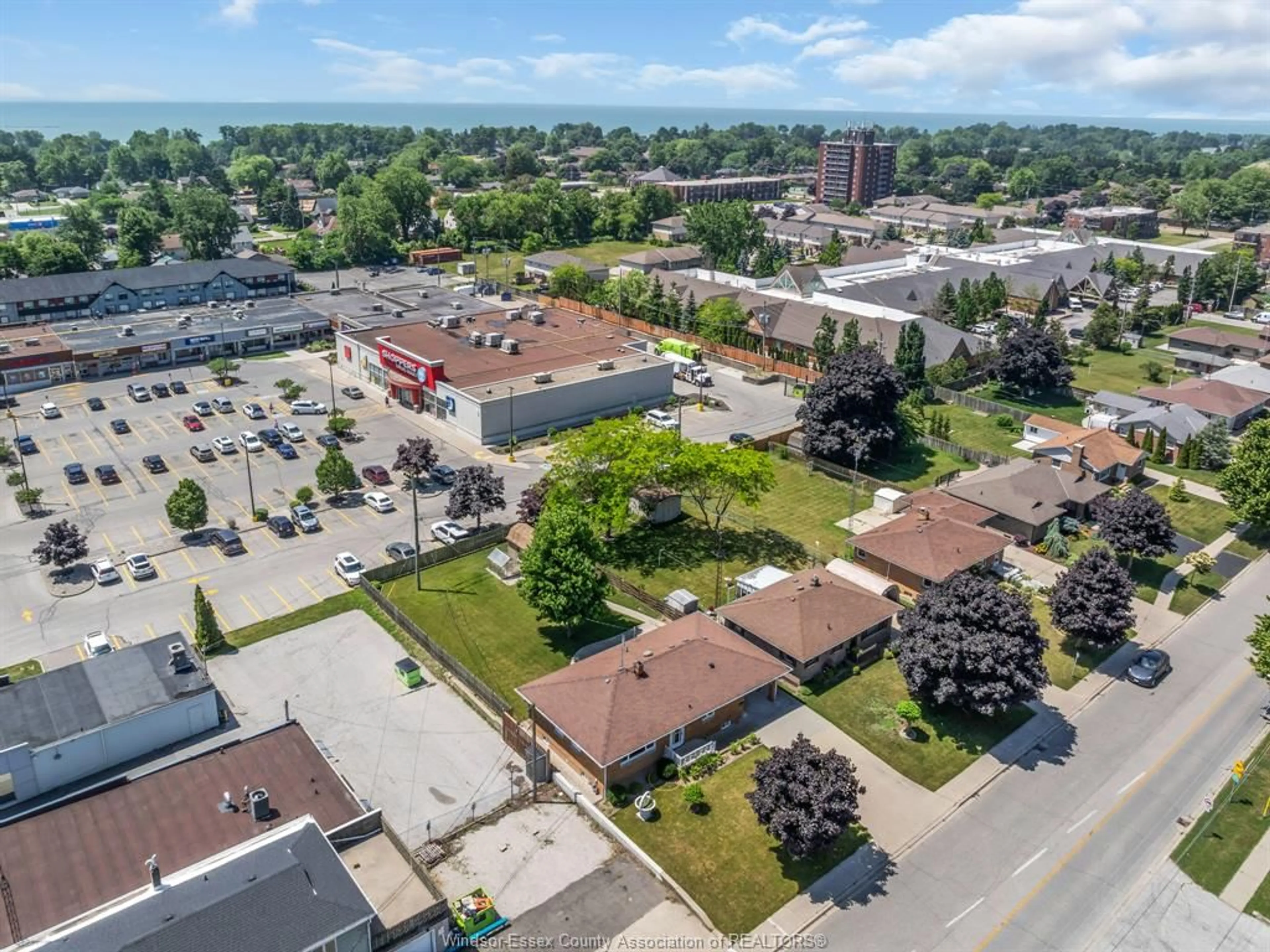 A pic from outside/outdoor area/front of a property/back of a property/a pic from drone, street for 4 PULFORD, Leamington Ontario N8H 2J3