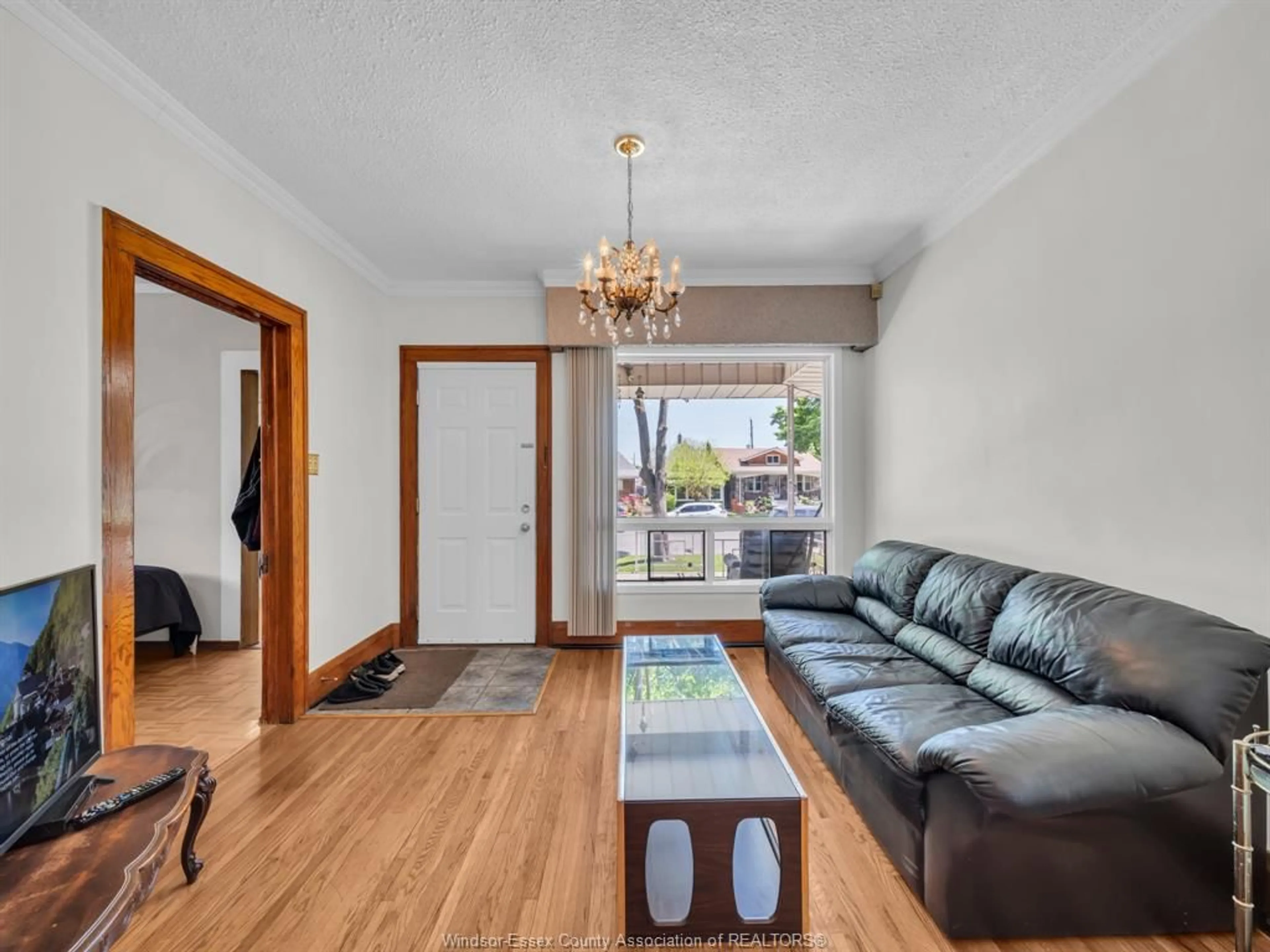 Living room with furniture, wood/laminate floor for 1061 HOWARD, Windsor Ontario N9A 1S6