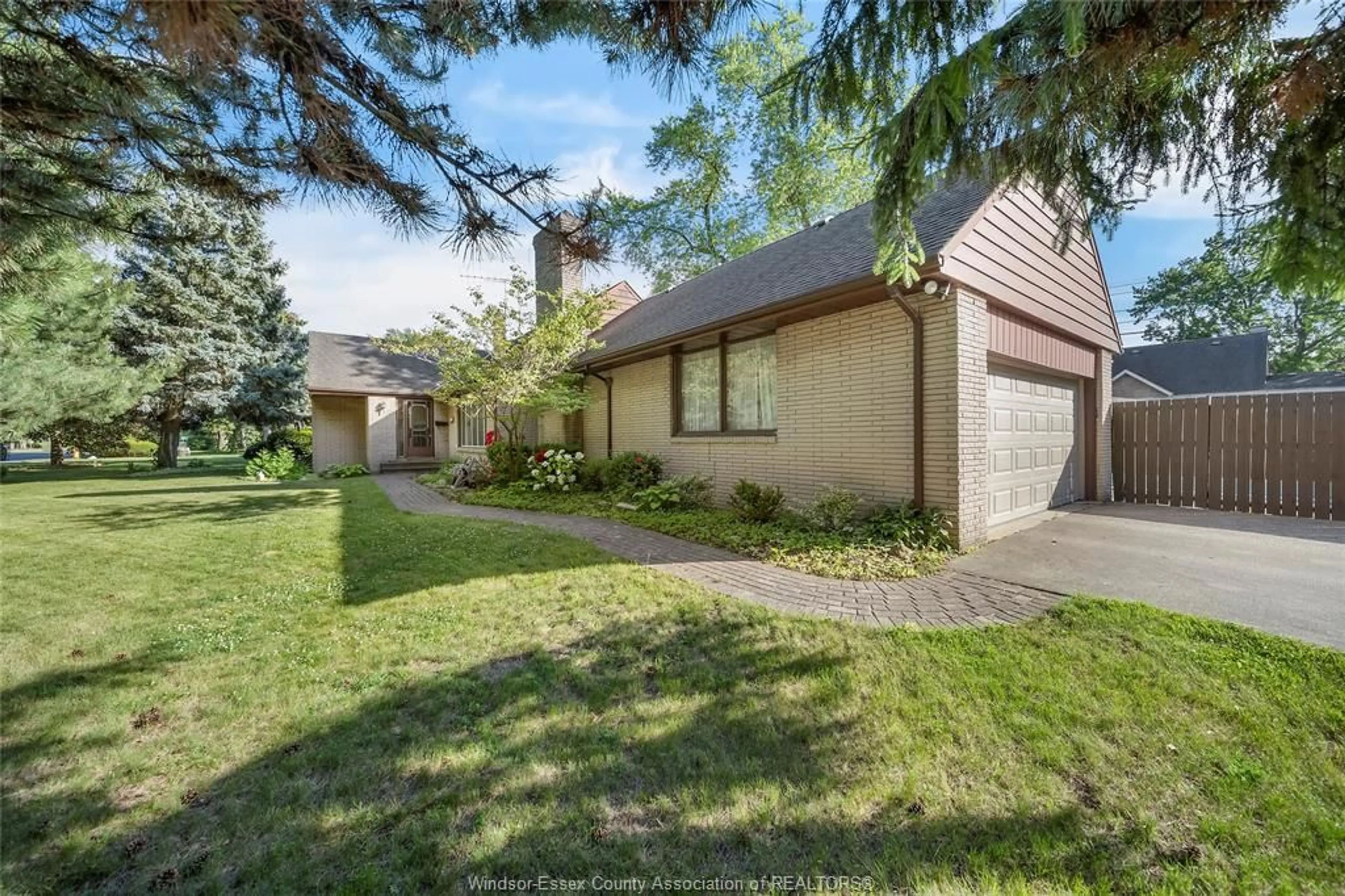 Unknown for 4015 DOUGALL AVENUE, Windsor Ontario N9G 1X4