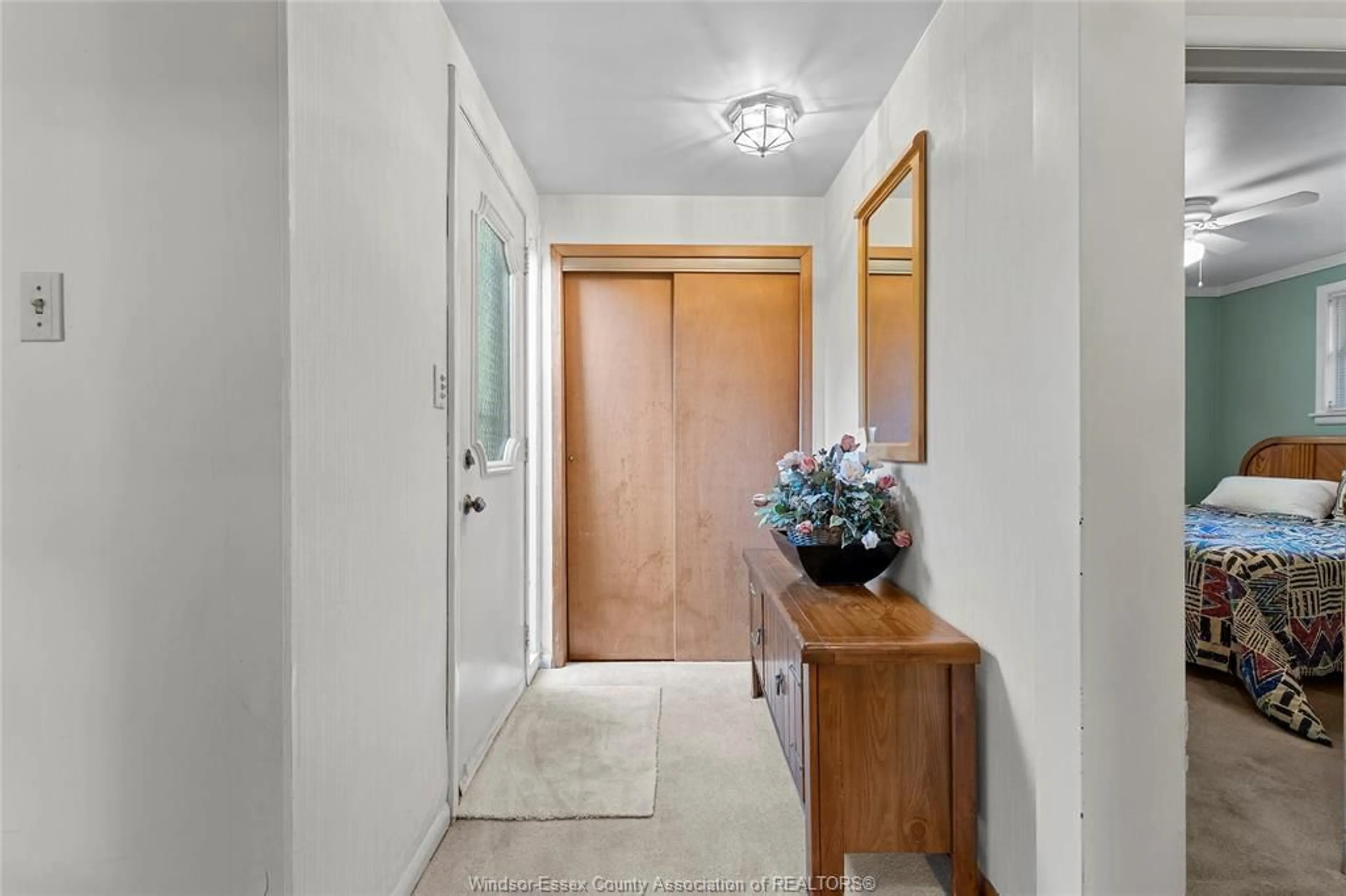 Indoor entryway for 4015 DOUGALL AVENUE, Windsor Ontario N9G 1X4