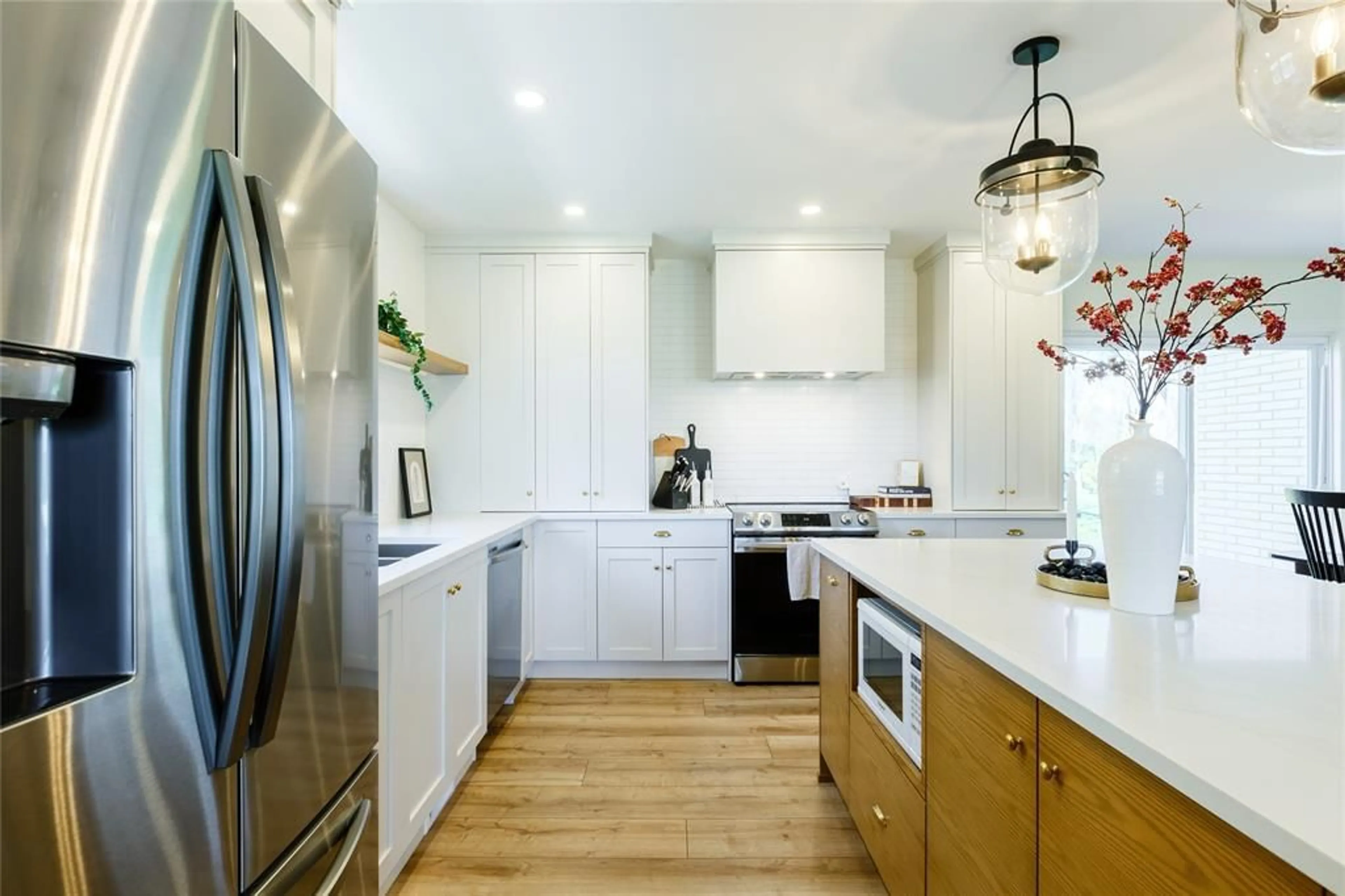 Contemporary kitchen, wood/laminate floor for 1614 BLACKWELL Rd, Sarnia Ontario N7X 1A4
